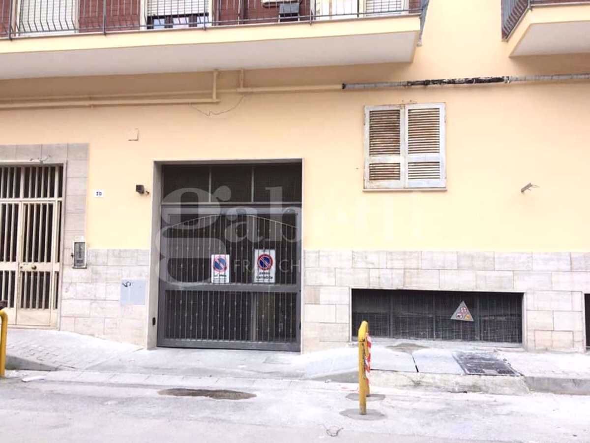 Box/Garage 12mq in vendita a Arzano