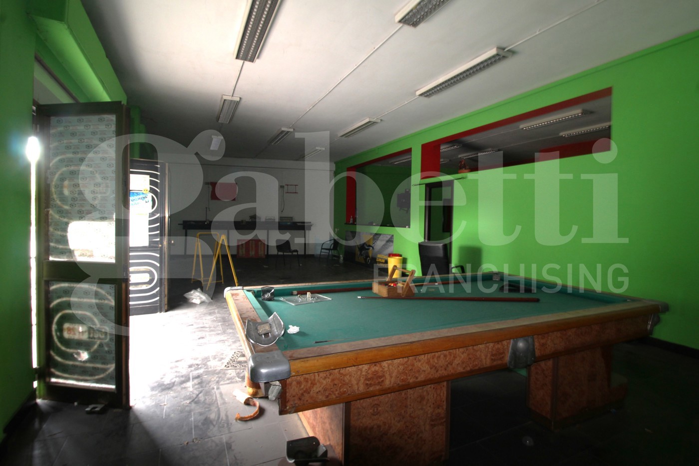 Negozio in affitto a Arzano