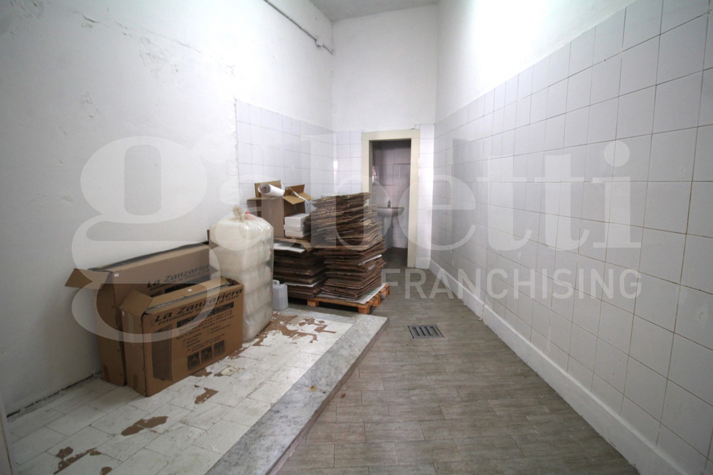 Negozio in affitto a Arzano