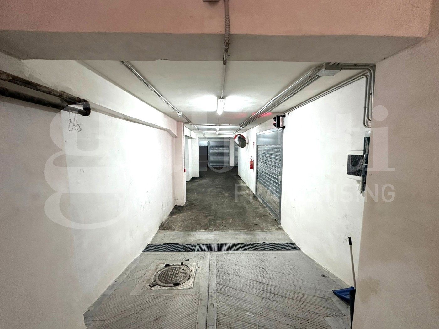 Box/Garage 15mq in vendita a Arzano