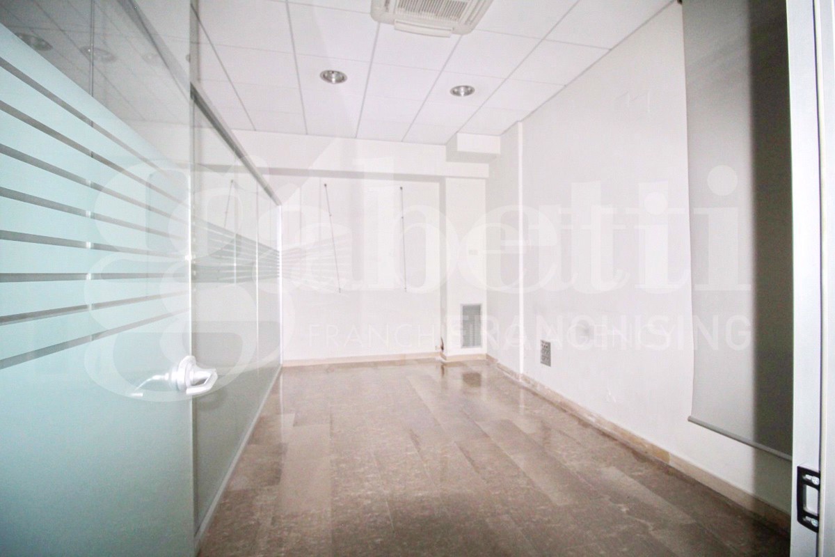 Negozio in affitto a Arzano