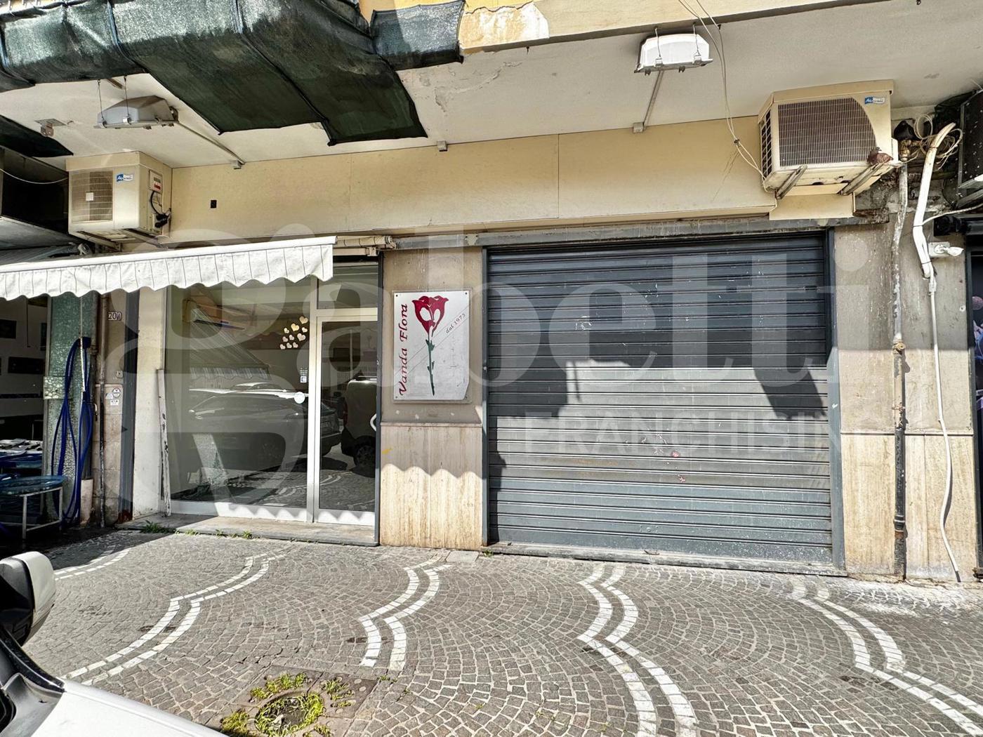 Negozio in affitto a Arzano