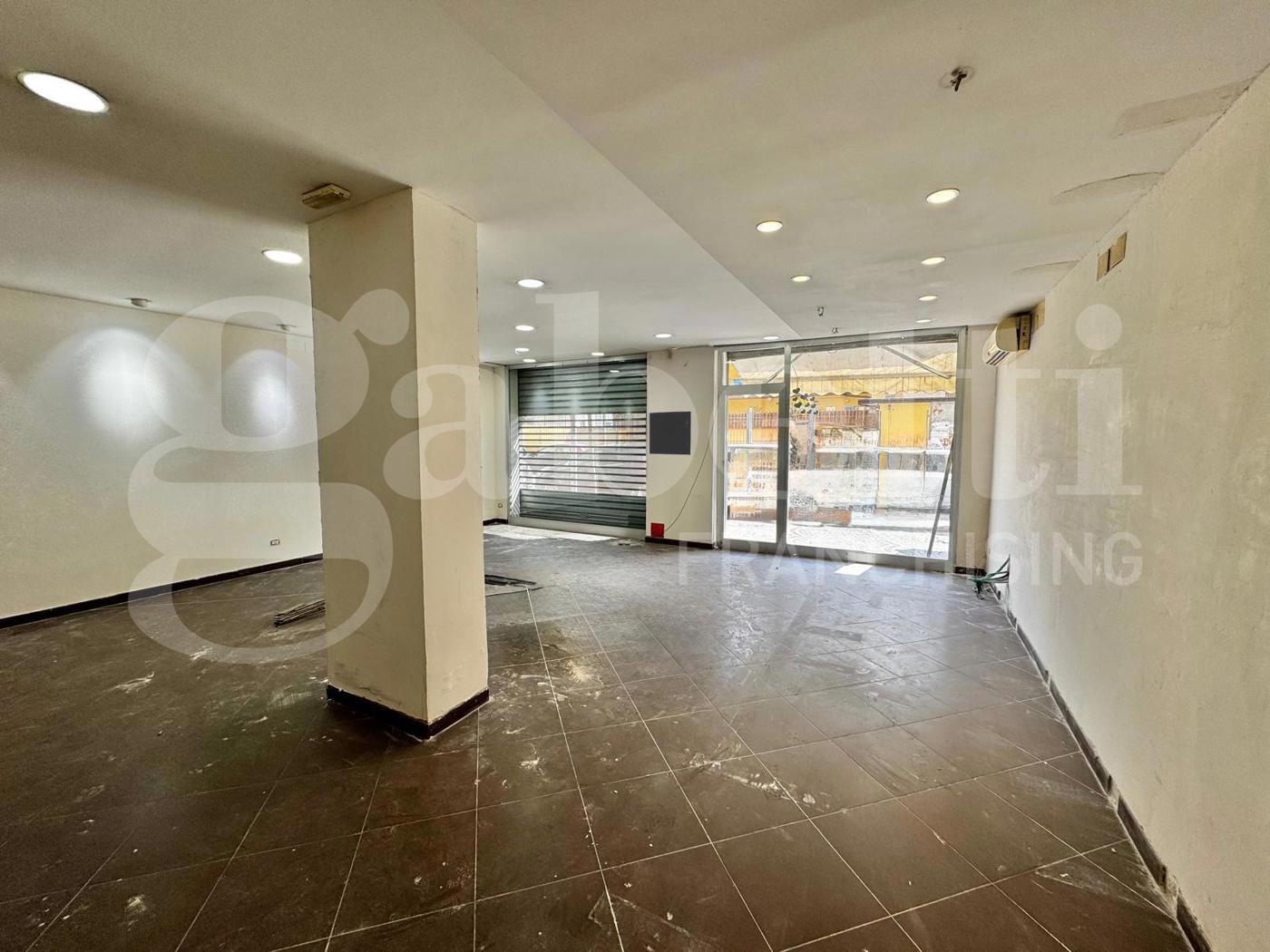 Negozio in affitto a Arzano