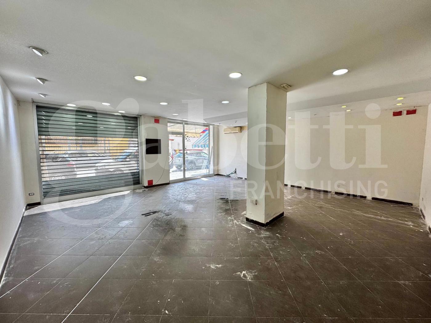 Negozio in affitto a Arzano