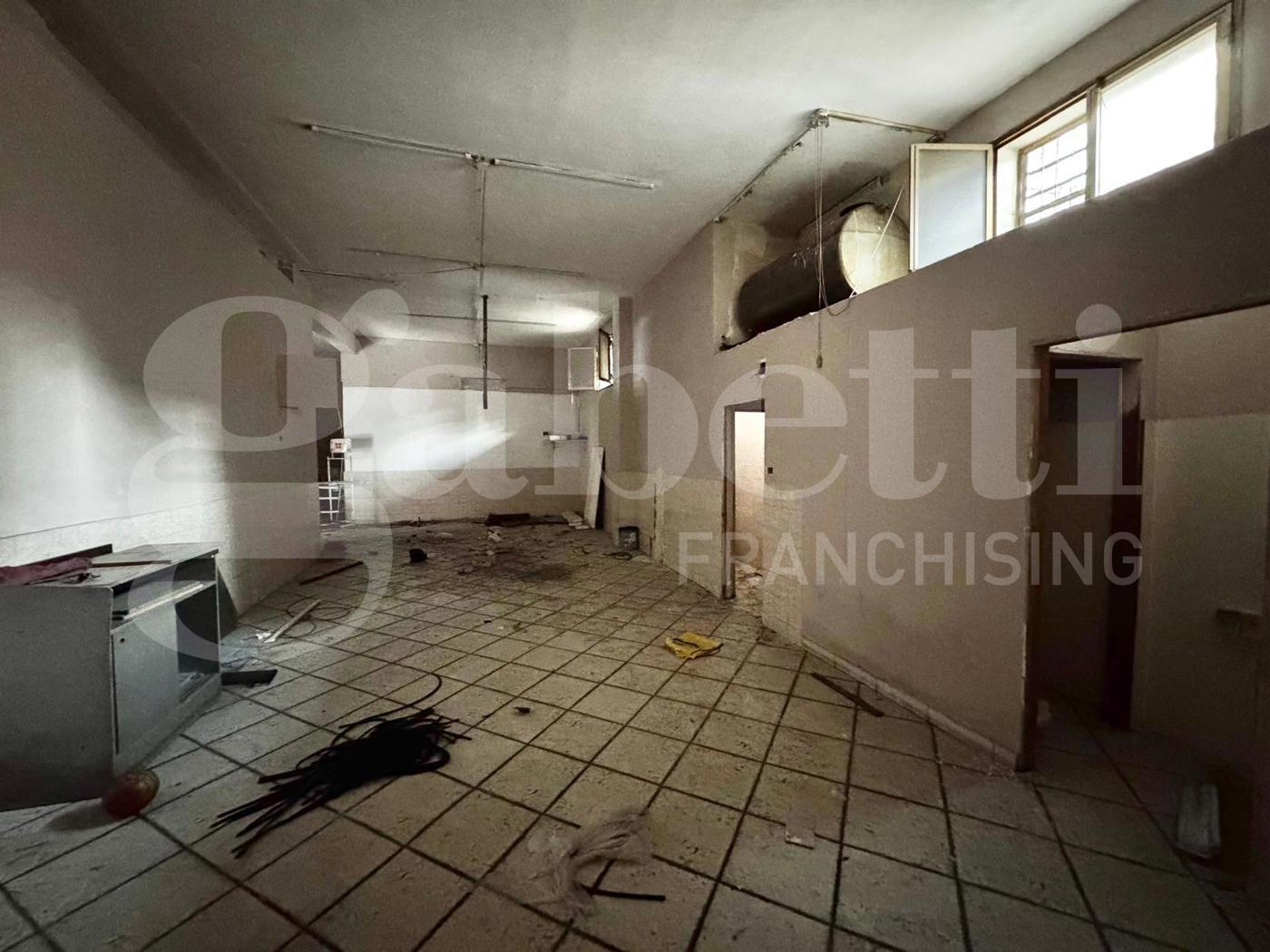 Negozio in vendita a Arzano