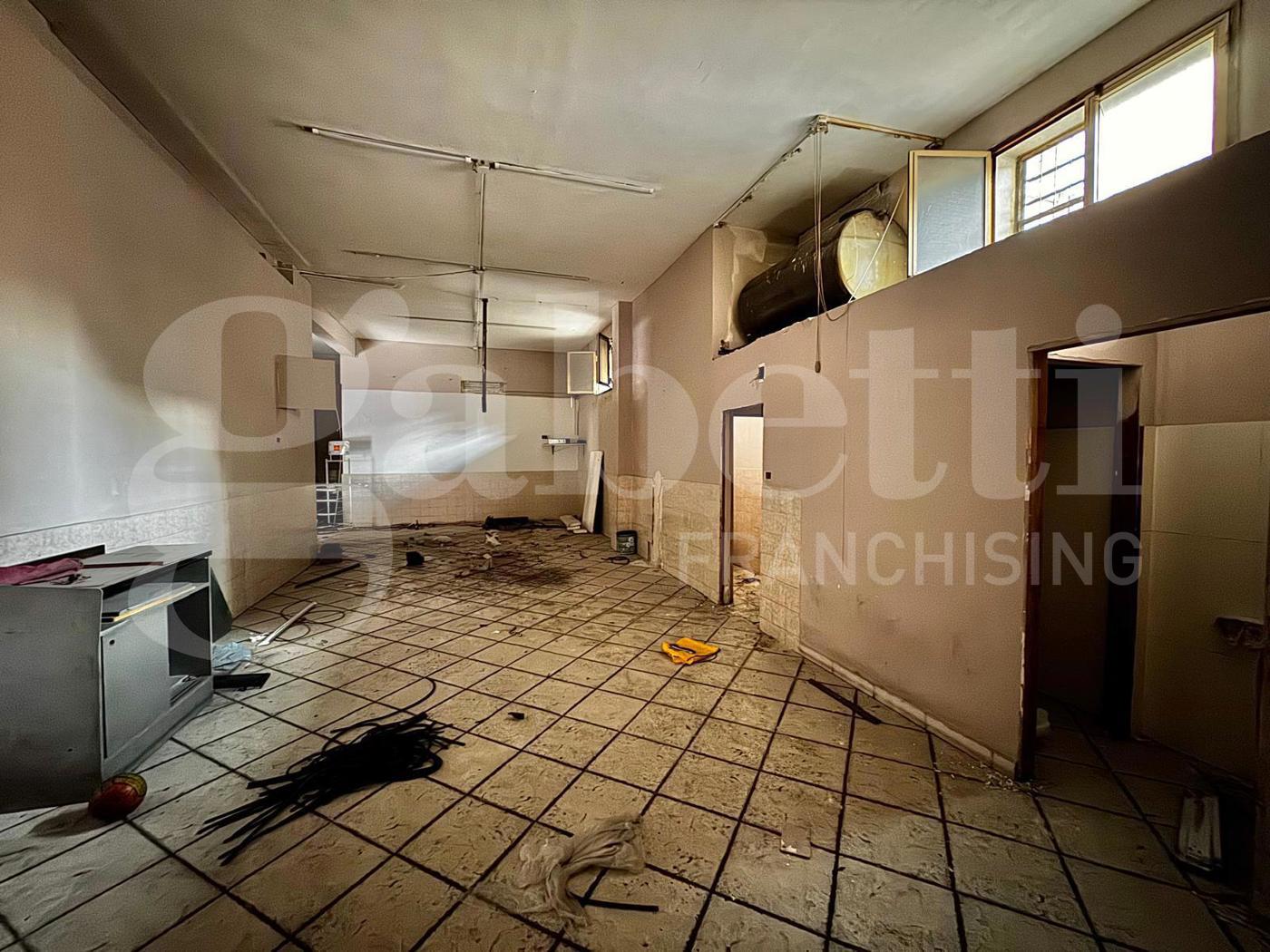 Negozio in vendita a Arzano