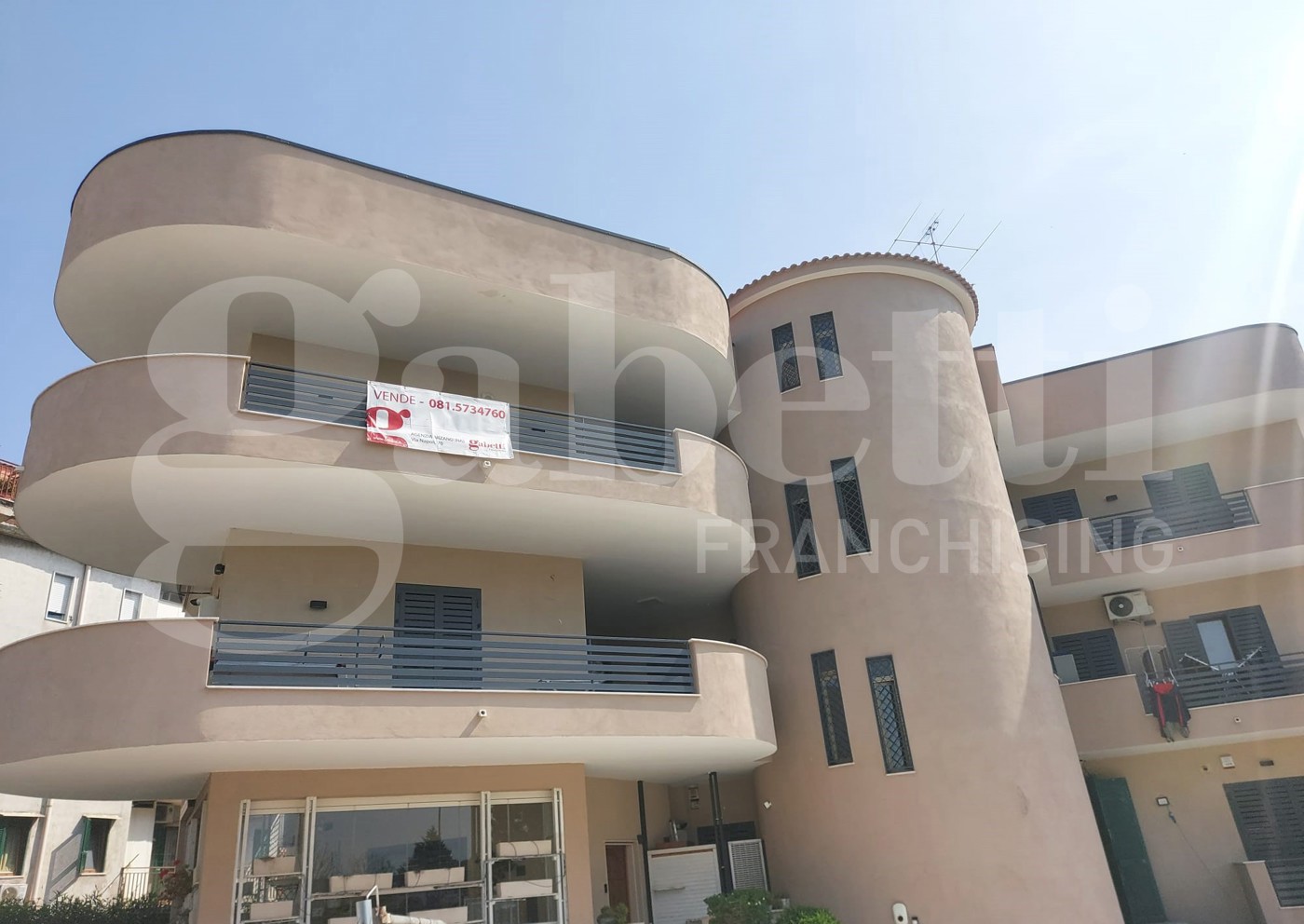 Quadrilocale con box a Arzano