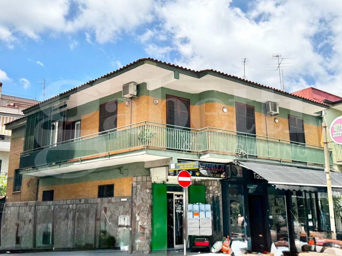 Casa indipendente con box doppio a Arzano