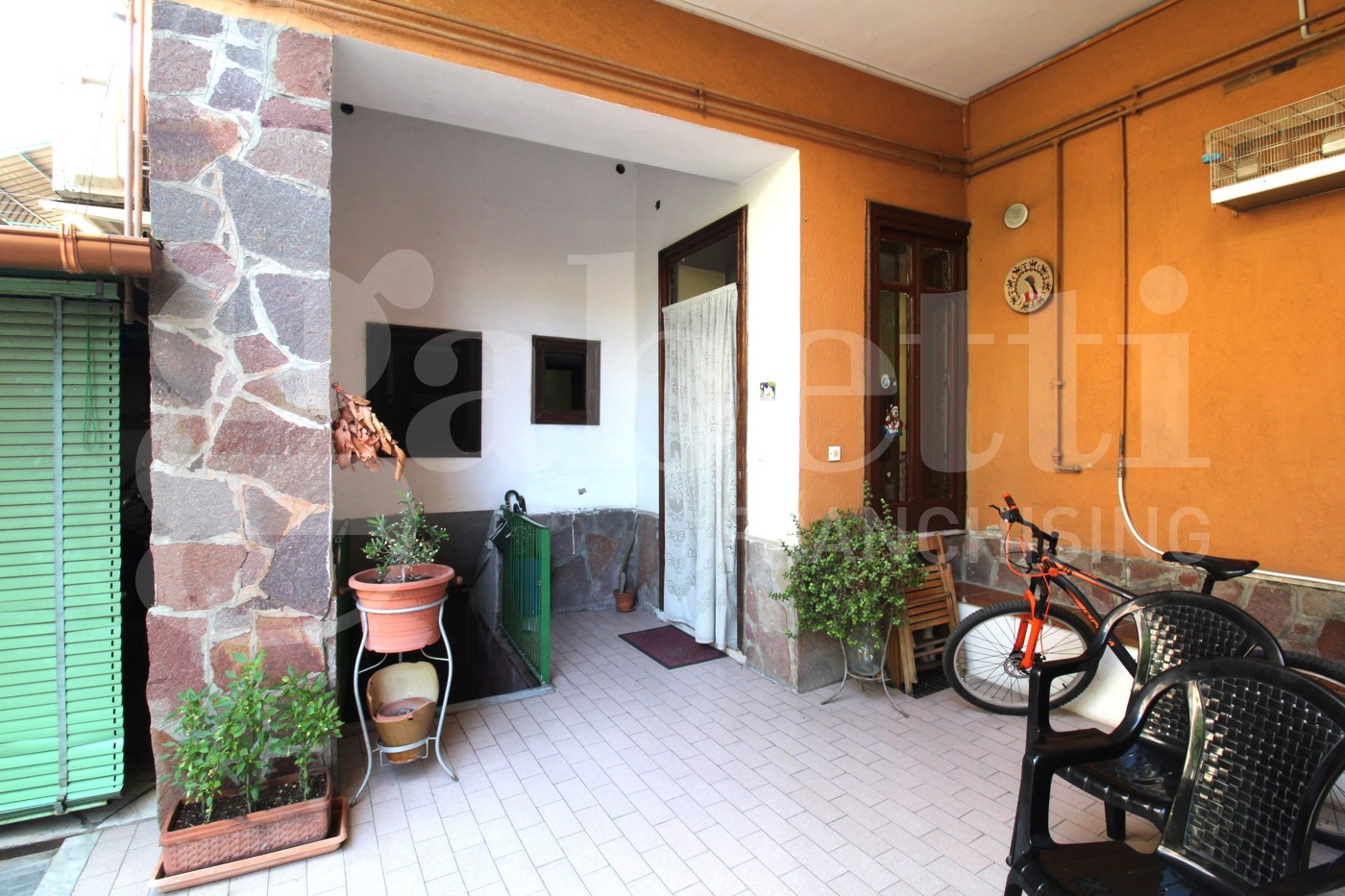 Casa indipendente con box doppio a Arzano