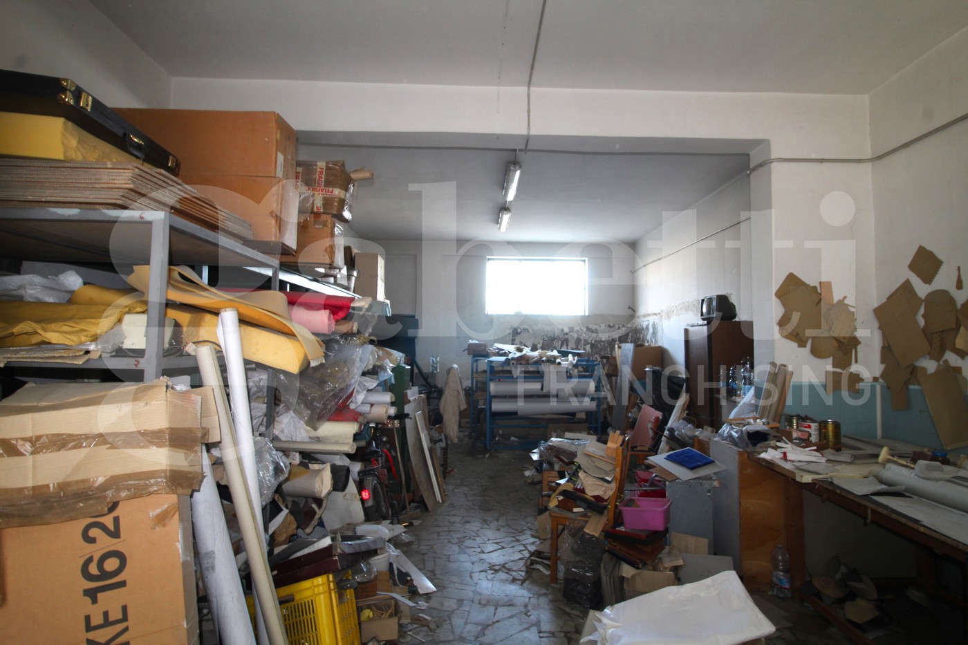 Magazzino in vendita a Arzano