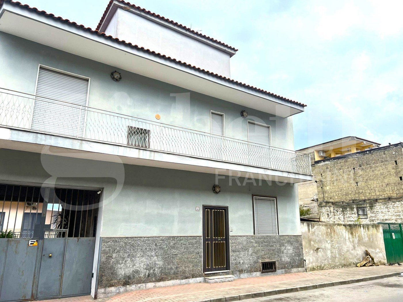 Casa indipendente con box a Arzano