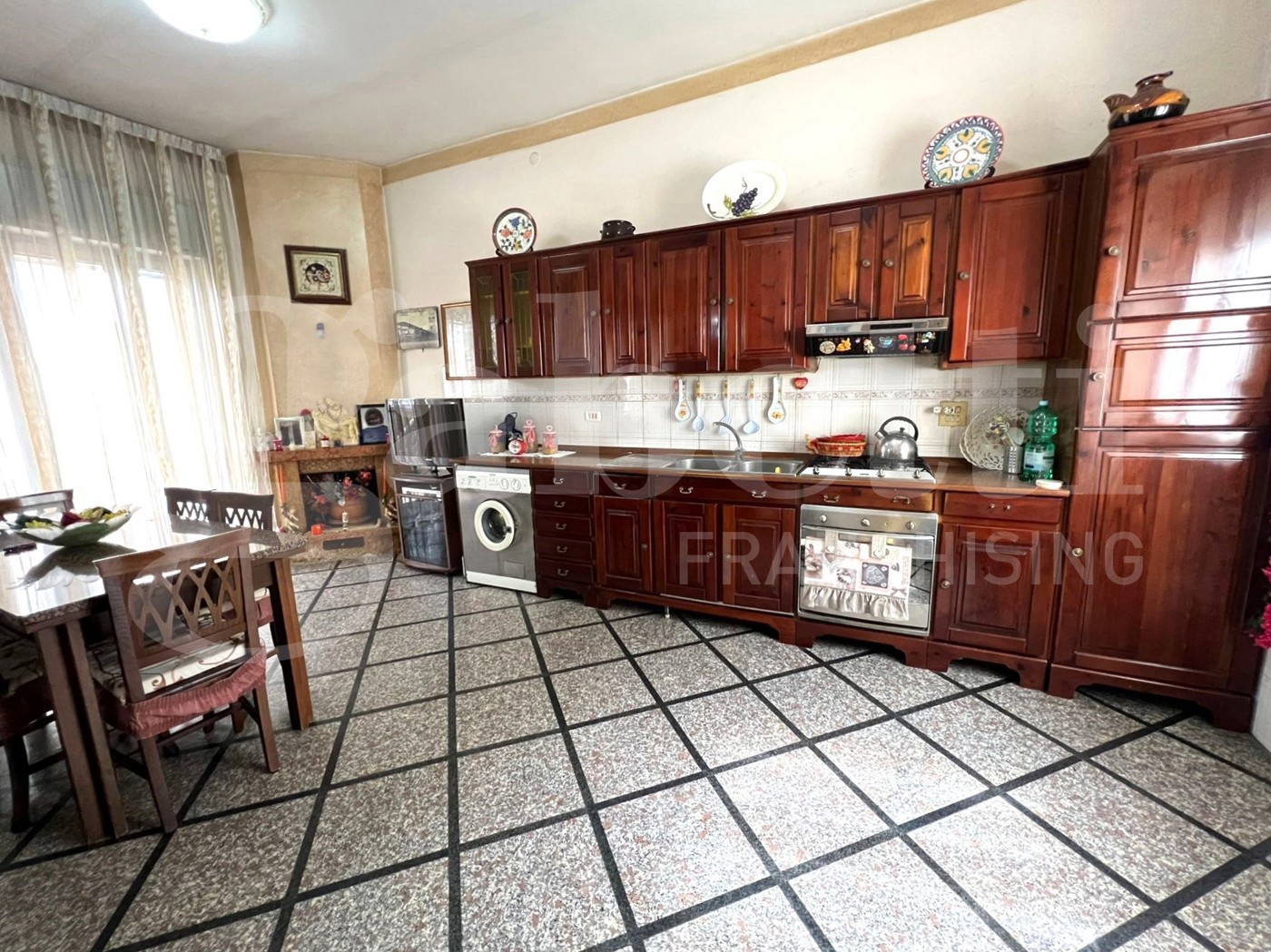 Casa indipendente con box a Arzano