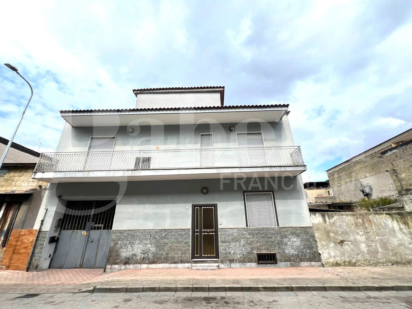 Casa indipendente con box a Arzano