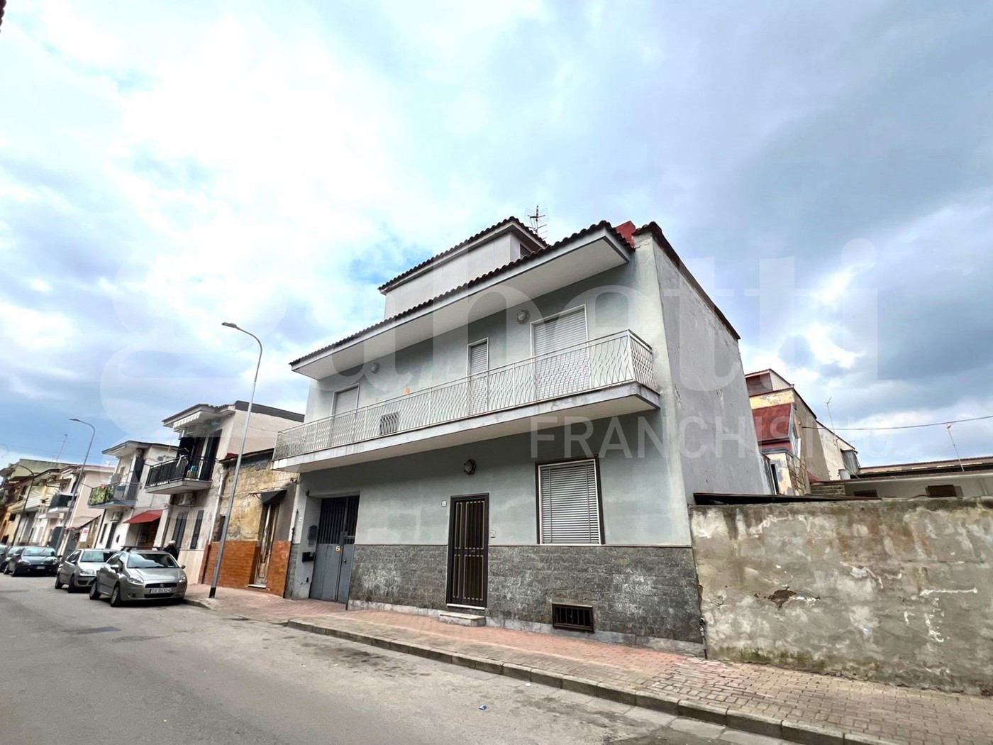 Casa indipendente con box a Arzano