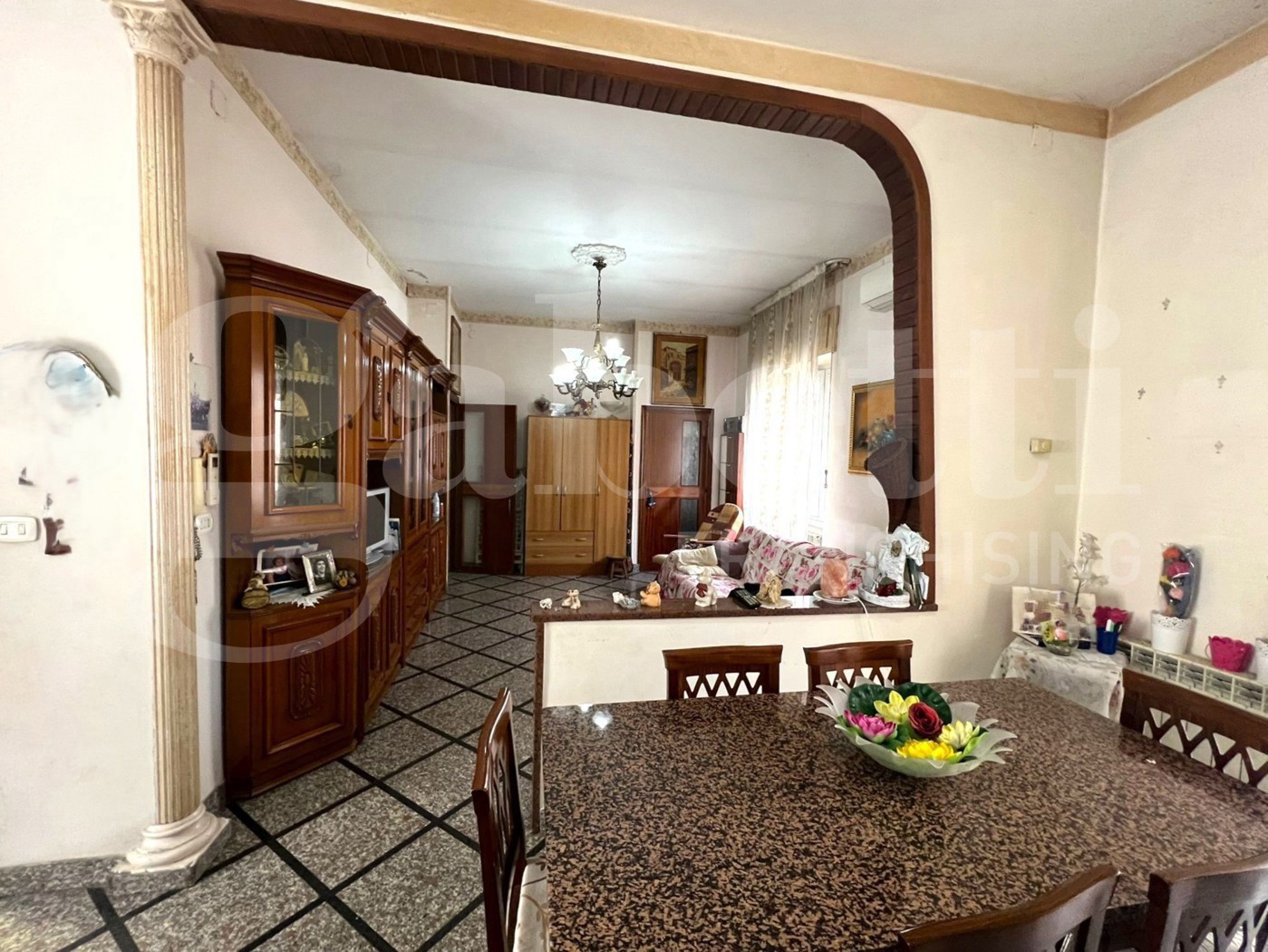 Casa indipendente con box a Arzano