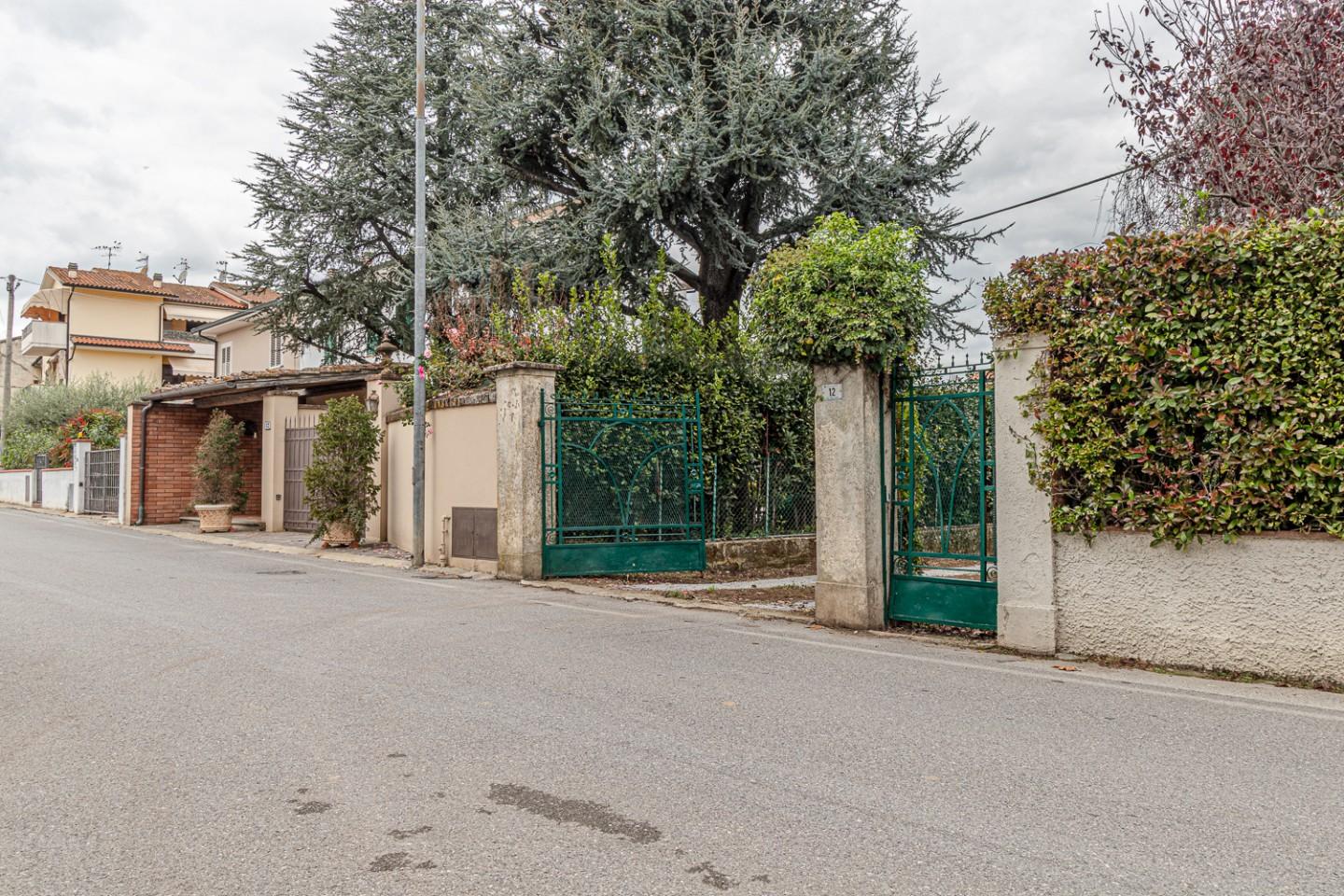 Villa con giardino, Santa Croce sull'Arno staffoli