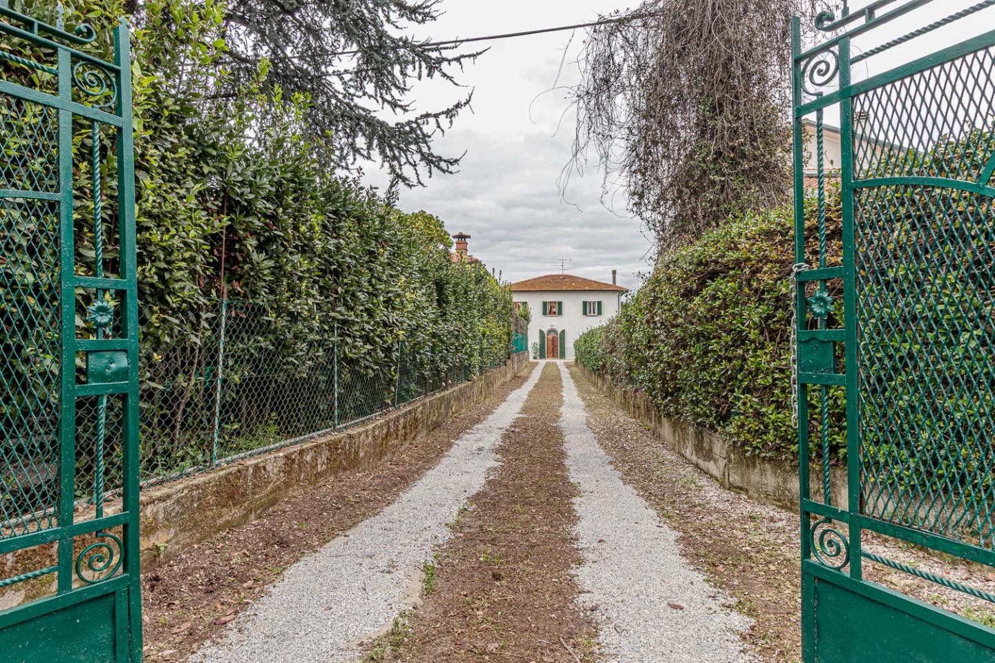 Villa con giardino, Santa Croce sull'Arno staffoli
