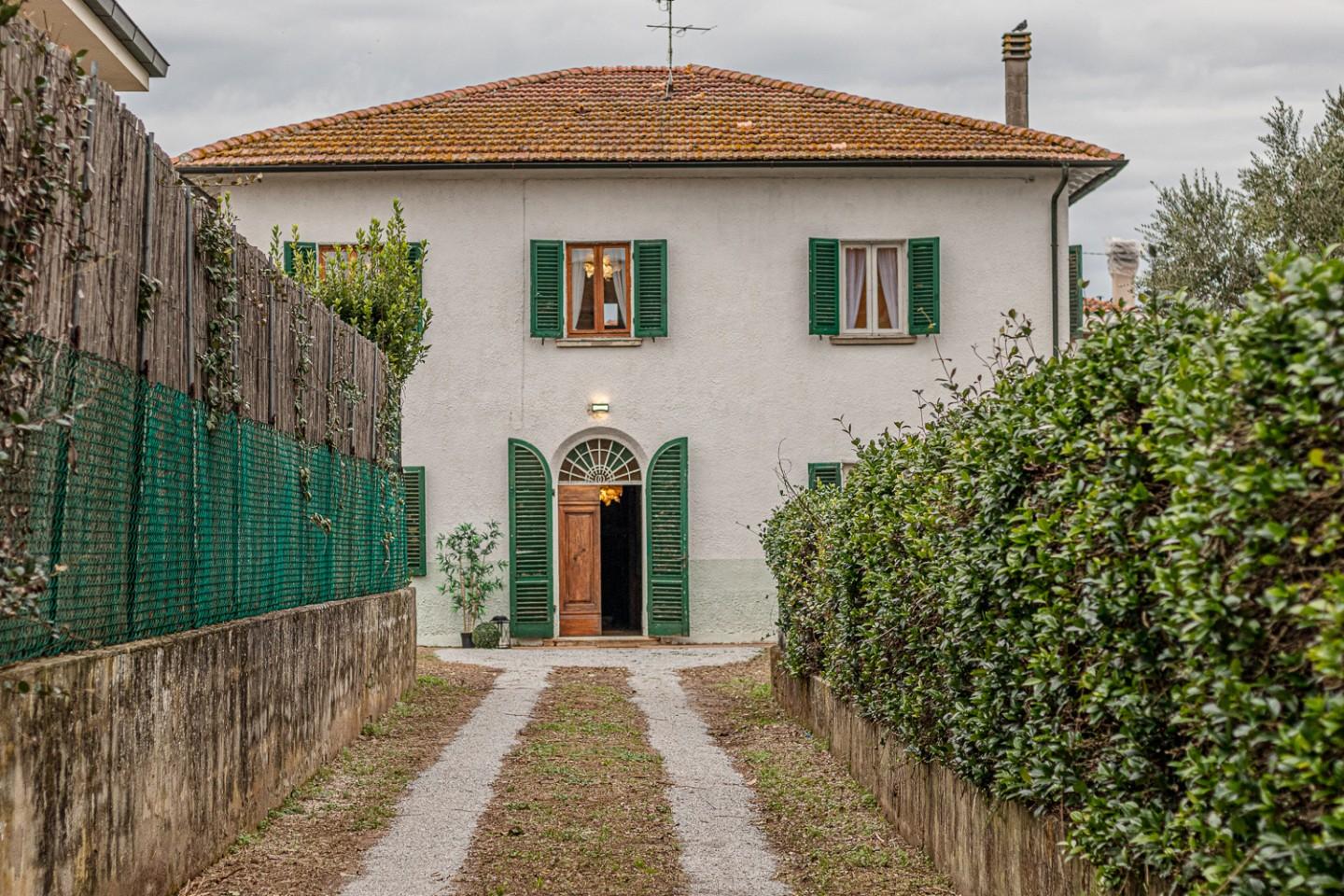 Villa con giardino, Santa Croce sull'Arno staffoli