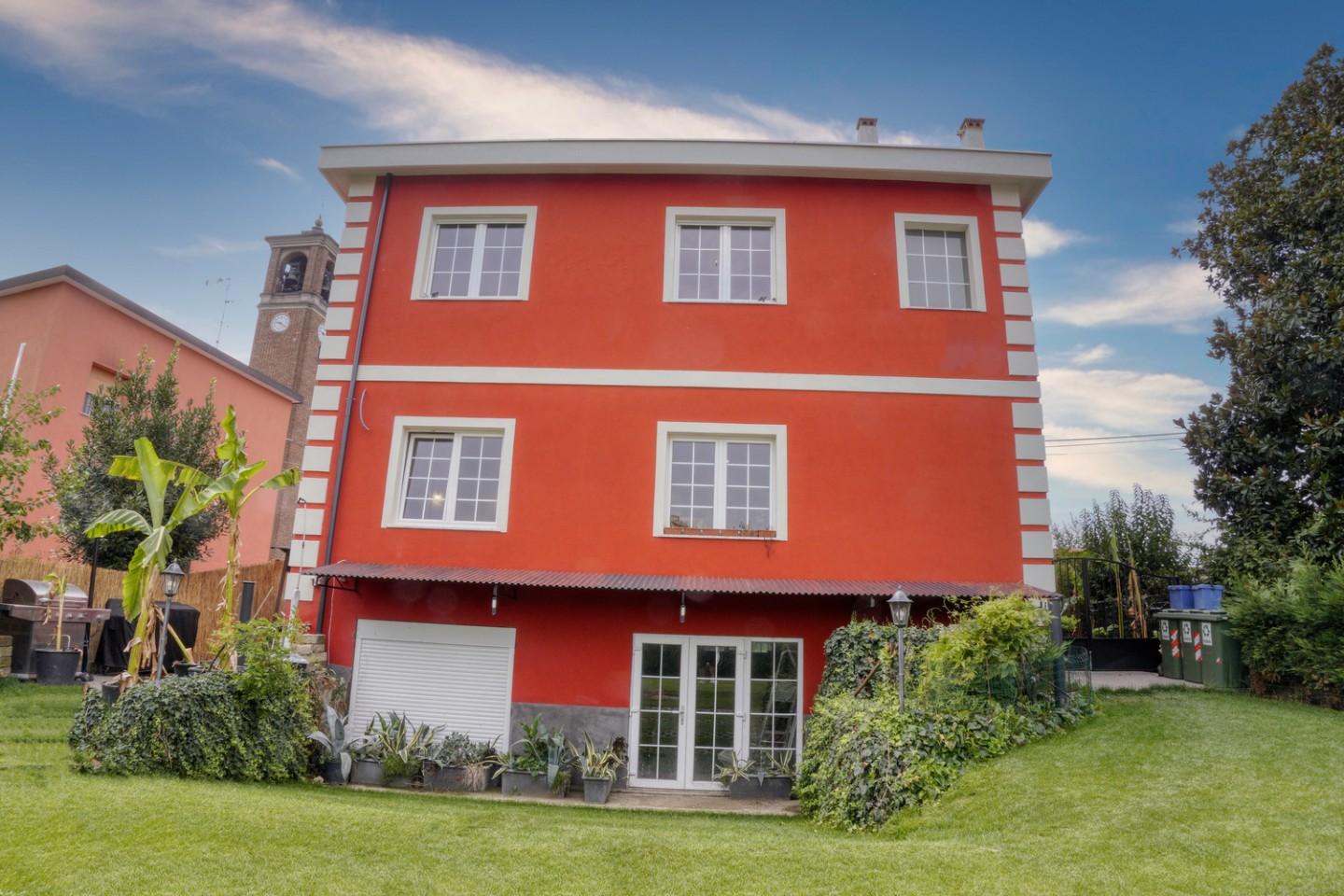 Villa con giardino a Inverno e Monteleone