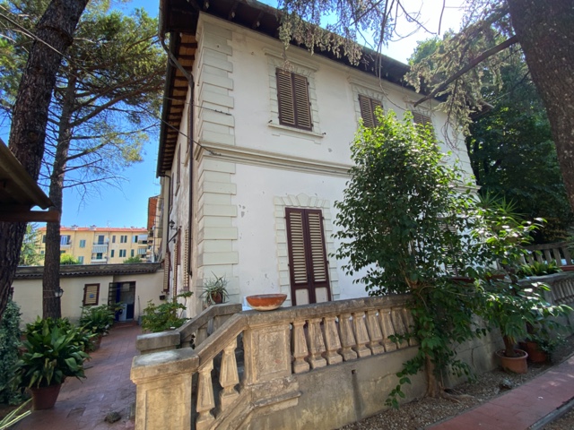 Villa con giardino a Sesto Fiorentino
