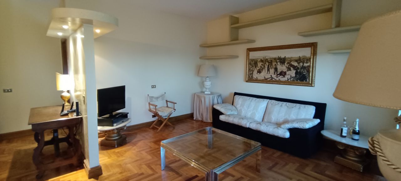 Appartamento con terrazzo a Sesto Fiorentino