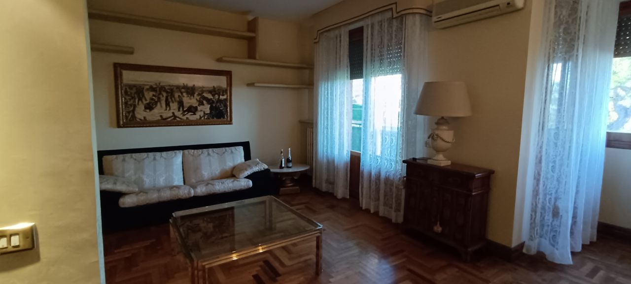 Appartamento con terrazzo a Sesto Fiorentino