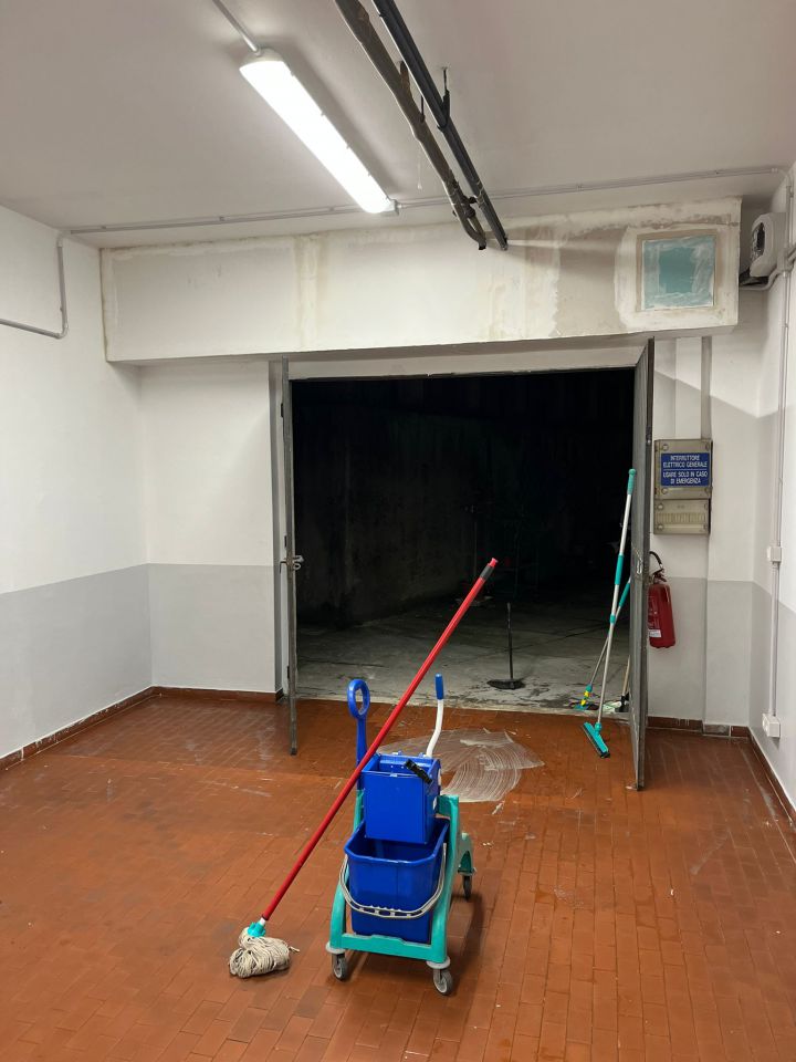 Posto auto coperto con box doppio a Firenze
