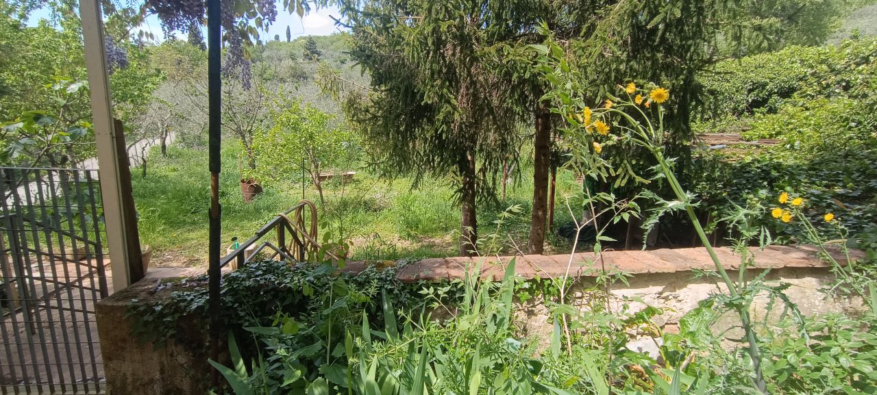 Casa indipendente con giardino a Sesto Fiorentino