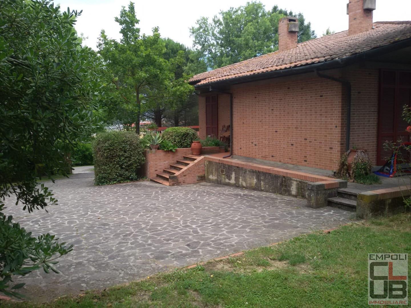 Villa con giardino, Empoli corniola
