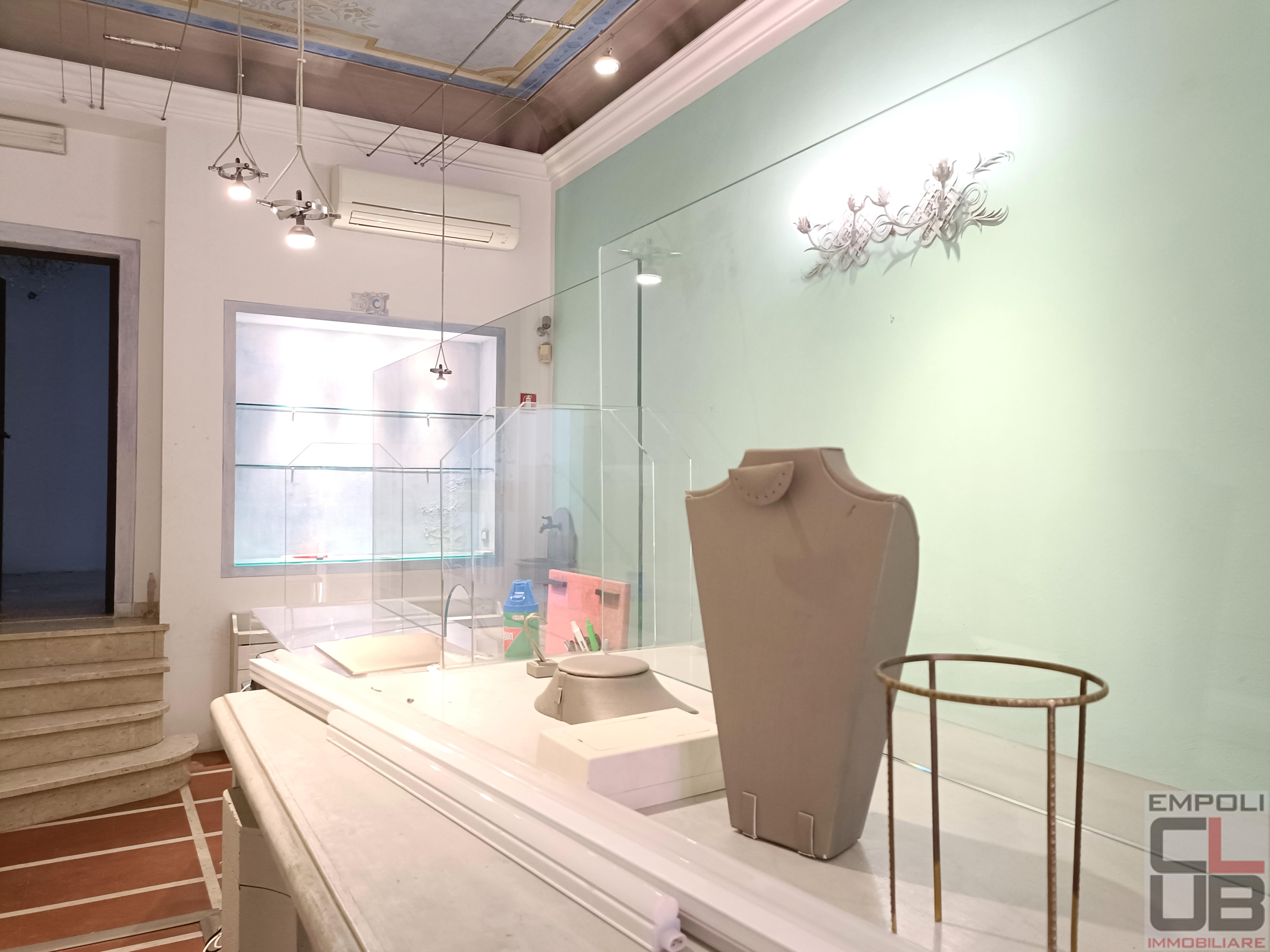 Locale commerciale in vendita a Empoli
