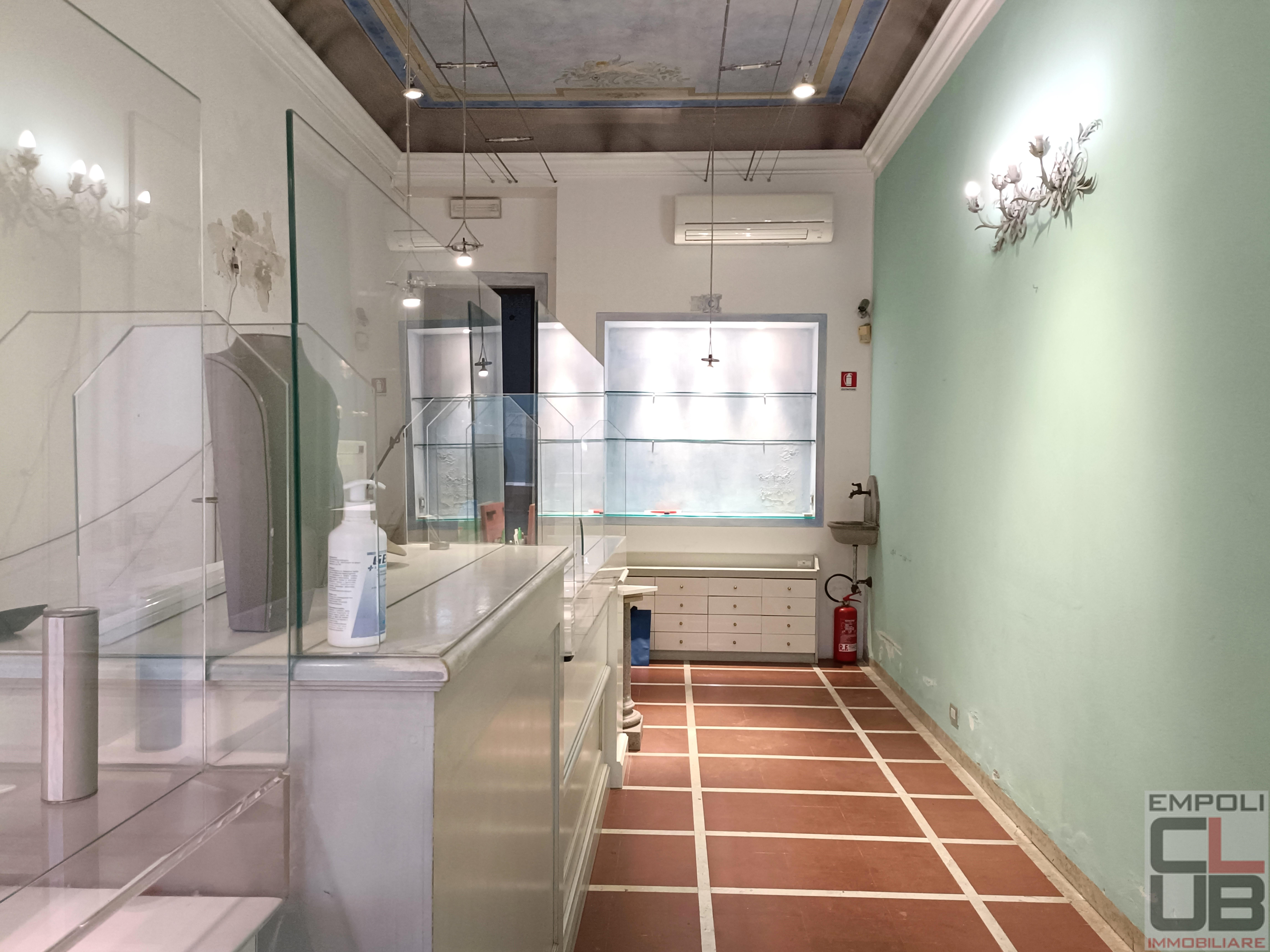 Locale commerciale in vendita a Empoli