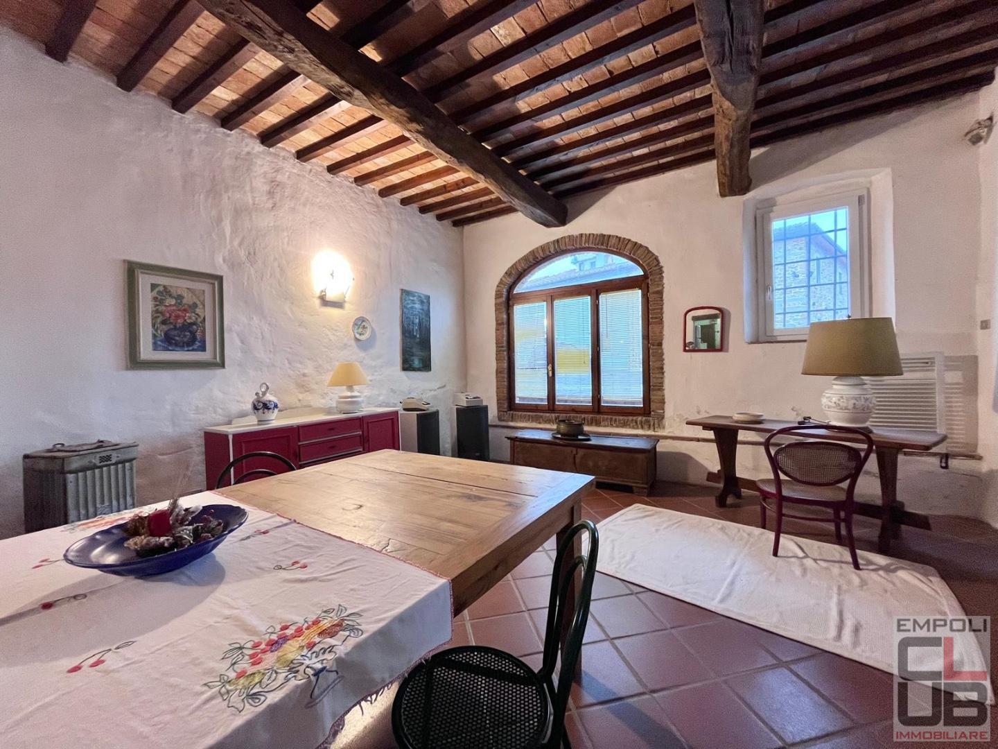 Rustico con terrazzi a Vinci