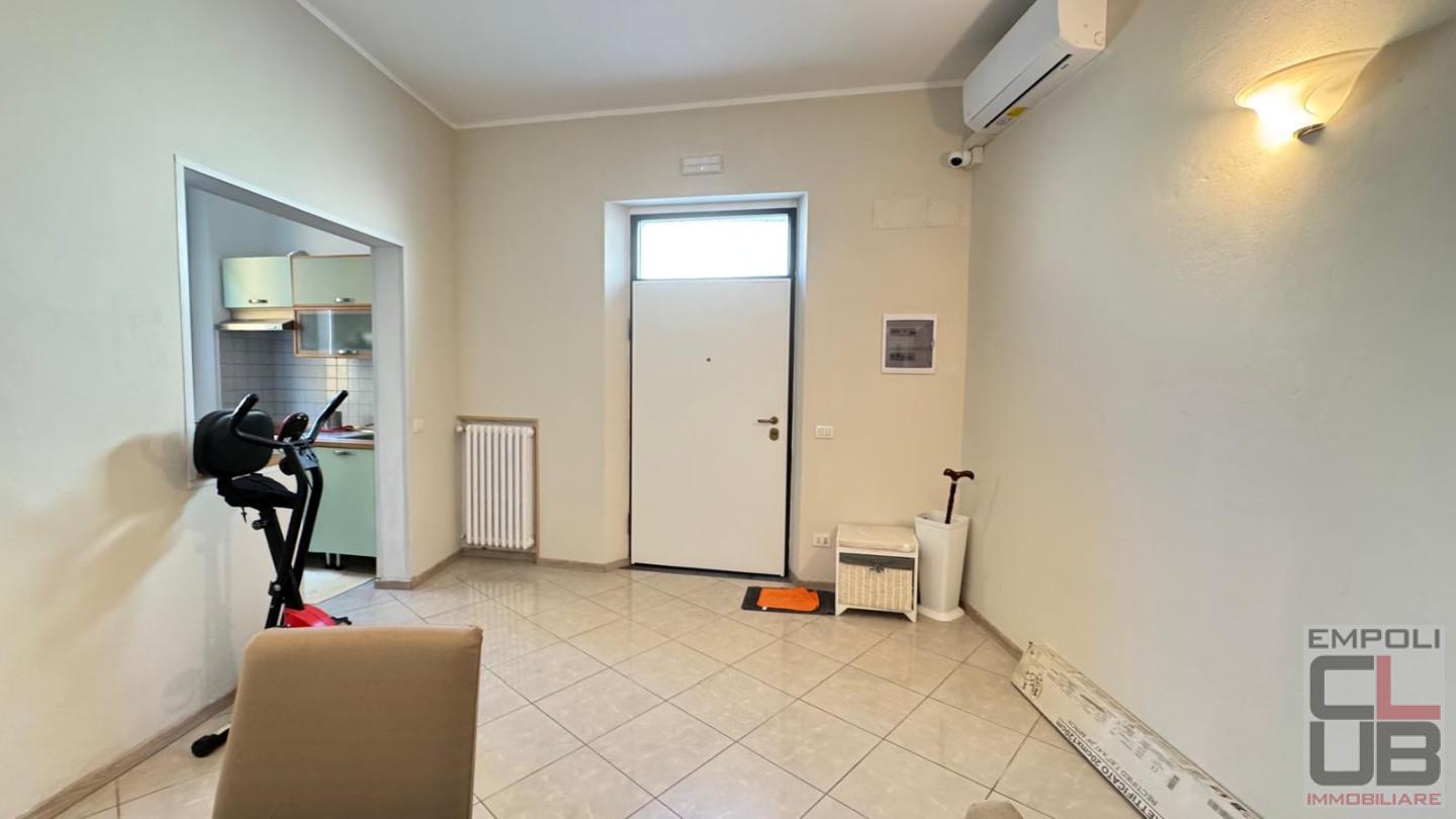 Trilocale arredato in affitto a Capraia e Limite