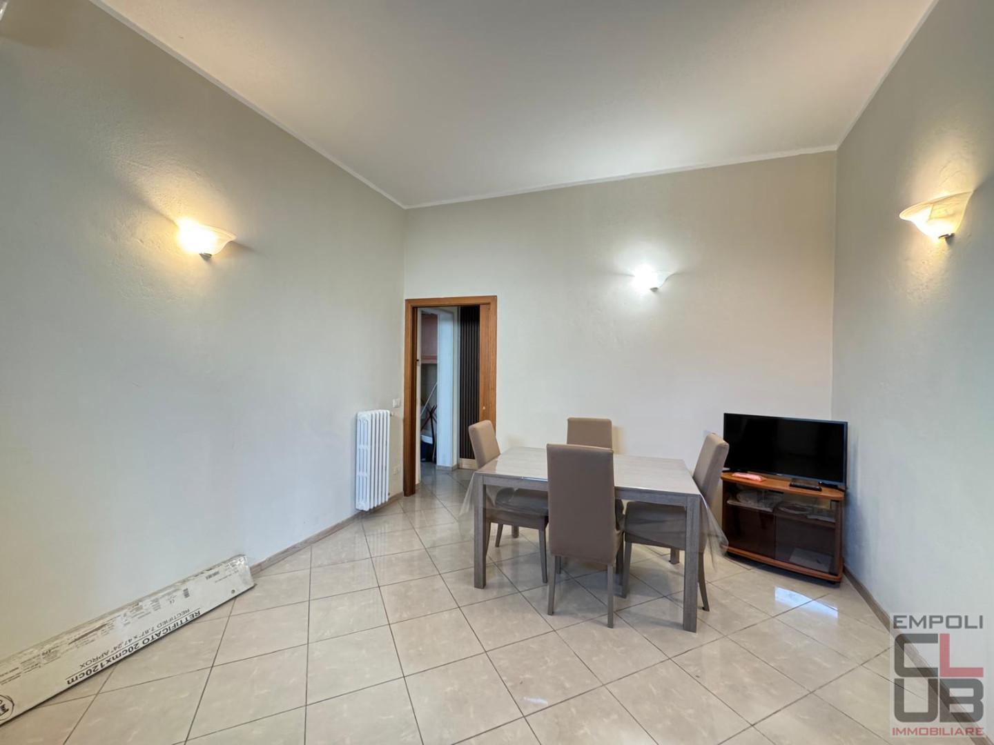 Trilocale arredato in affitto a Capraia e Limite