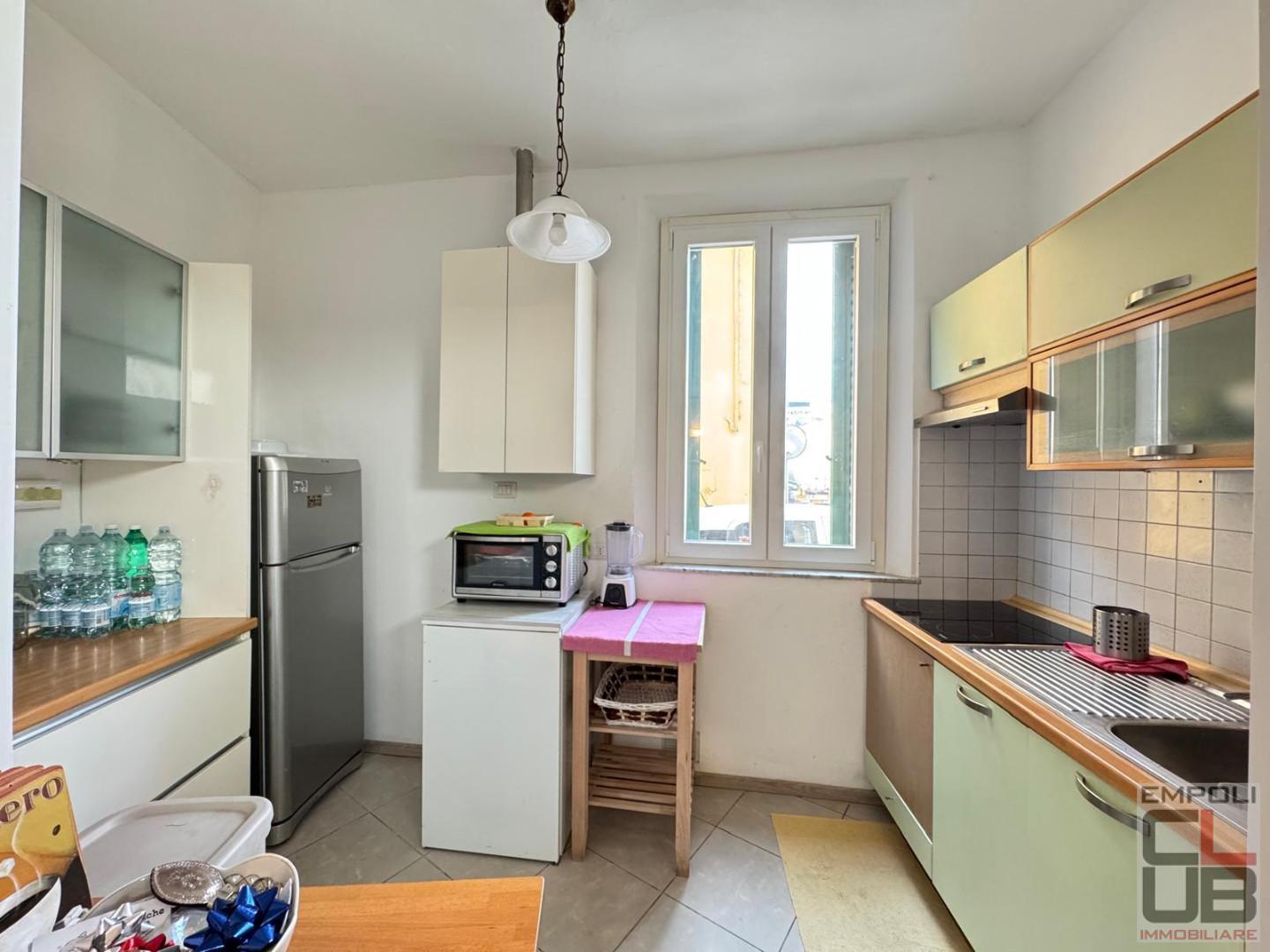 Trilocale arredato in affitto a Capraia e Limite