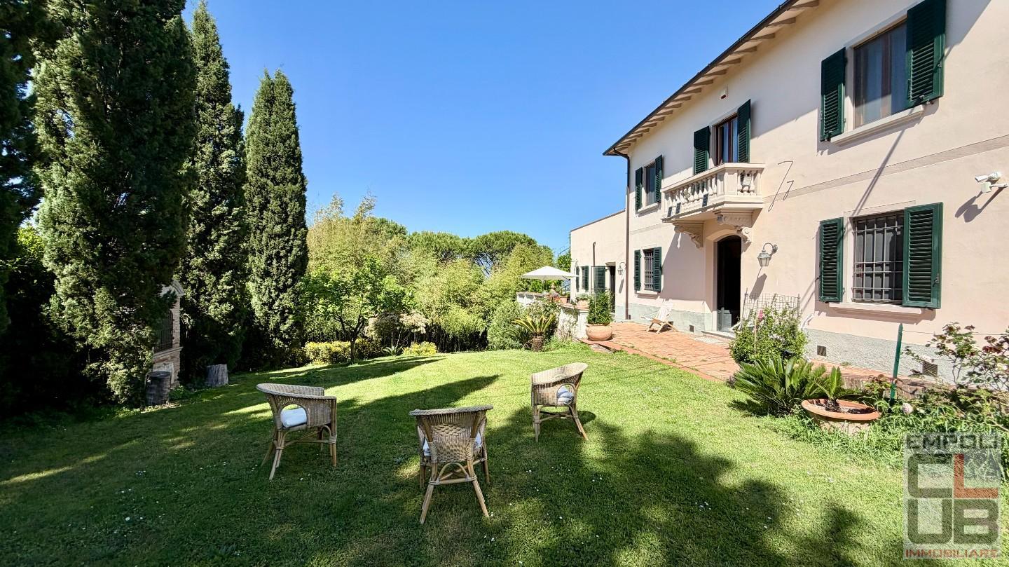 Villa con giardino a San Miniato
