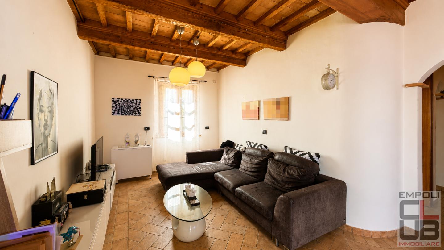 Villa con giardino, Castelfiorentino petrazzi