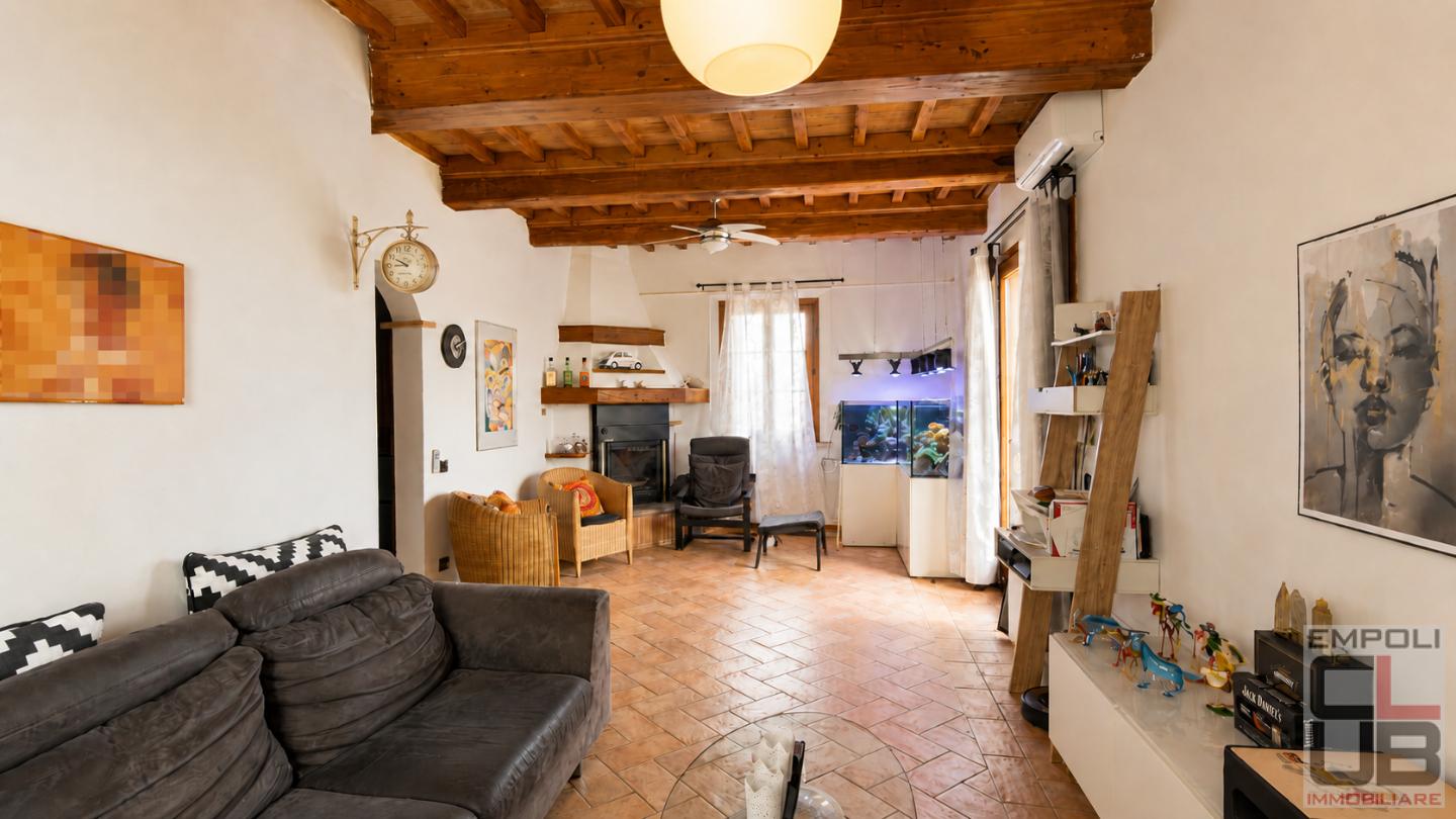 Villa con giardino, Castelfiorentino petrazzi