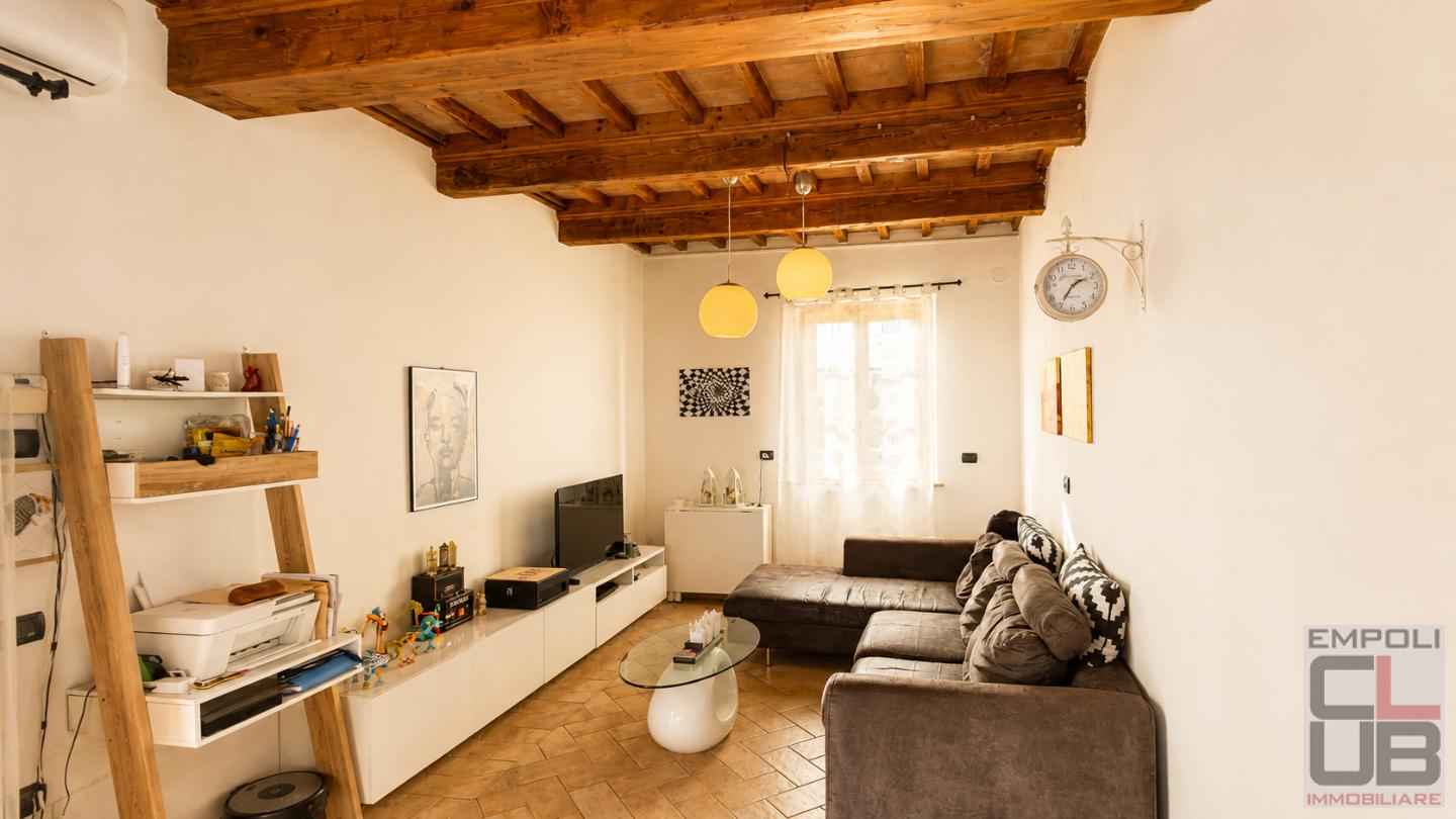 Villa con giardino, Castelfiorentino petrazzi