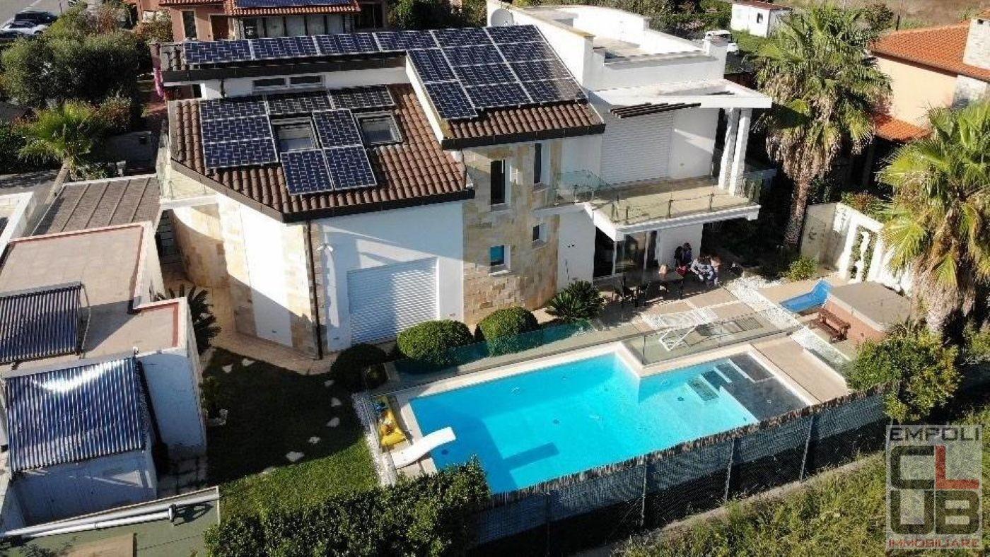 Villa con giardino a Fauglia