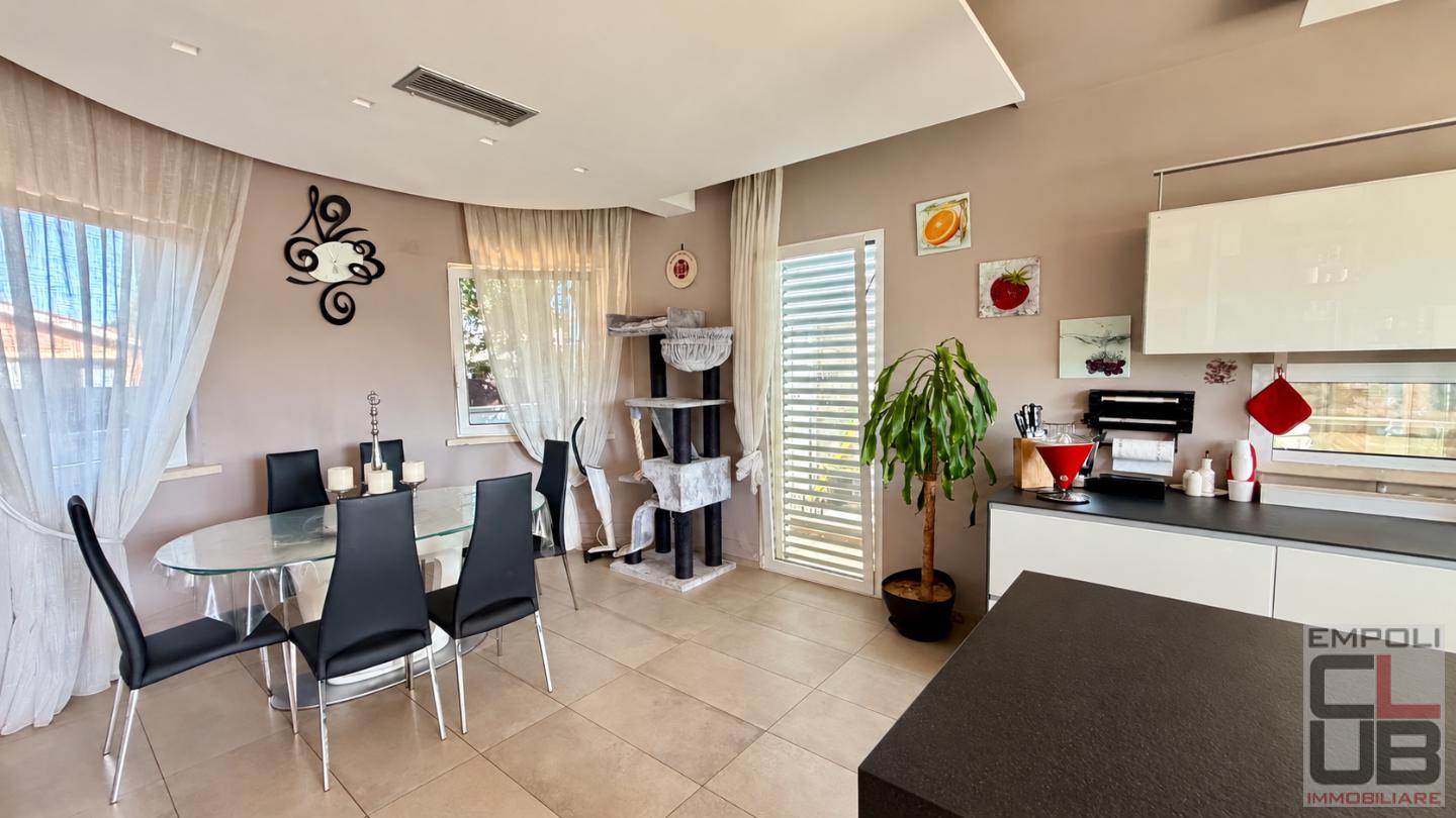 Villa con giardino a Fauglia