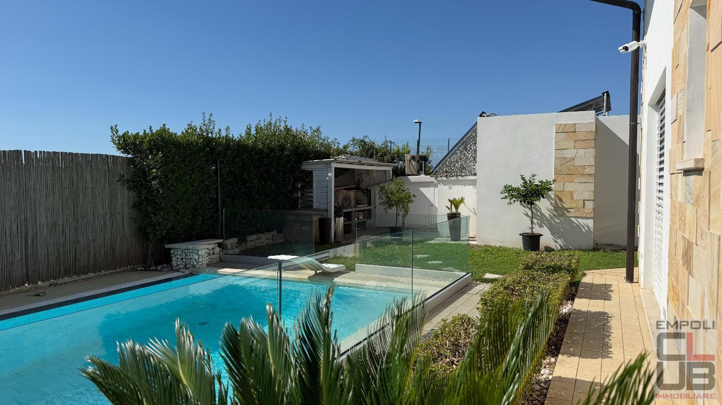 Villa con giardino a Fauglia