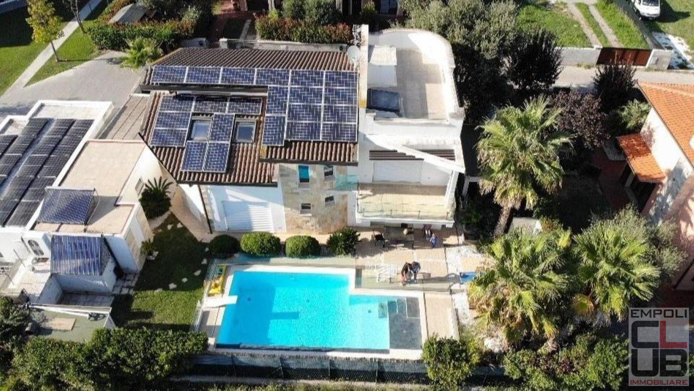 Villa con giardino a Fauglia