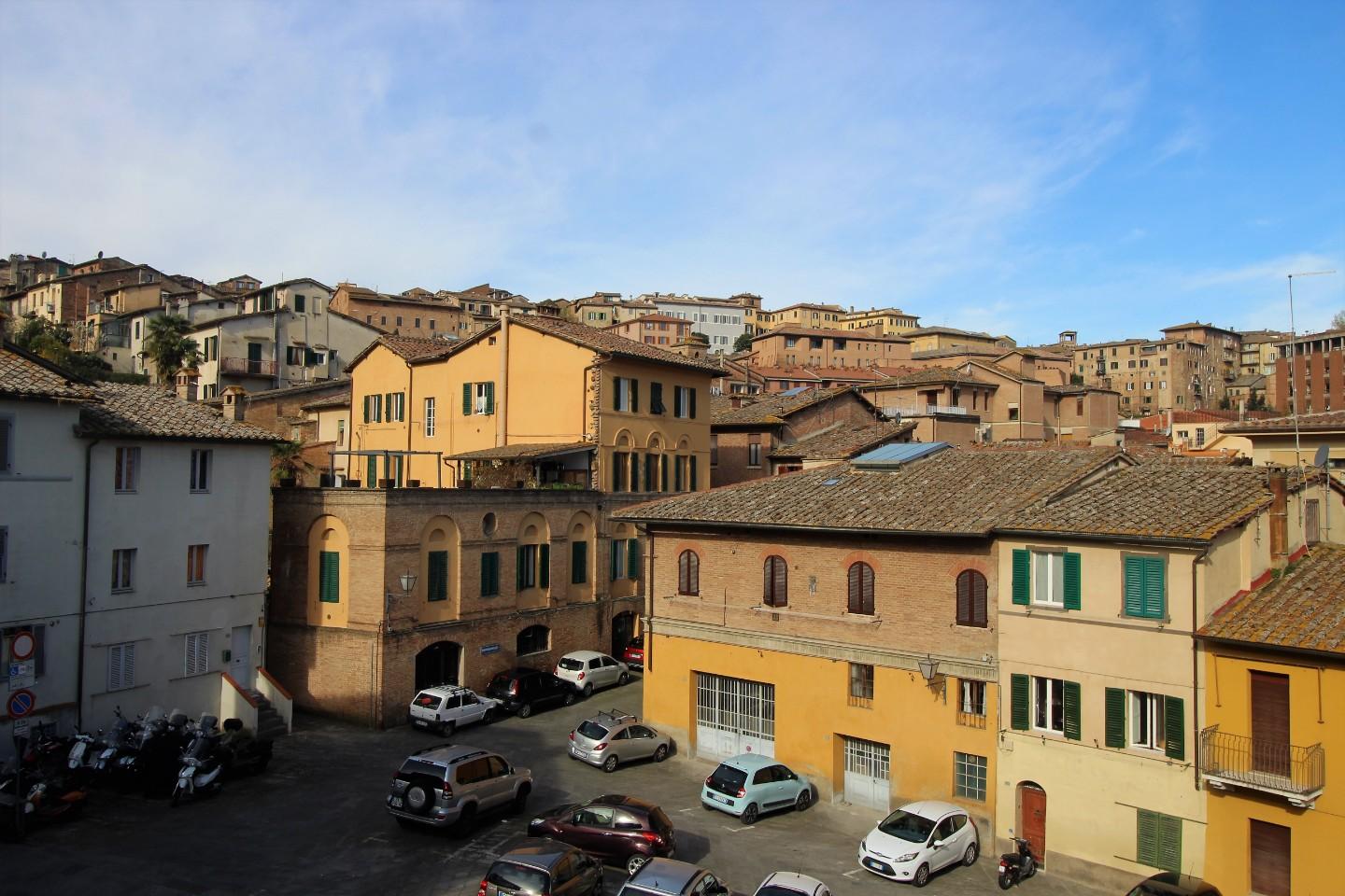 Quadrilocale con terrazzo, Siena centro storico