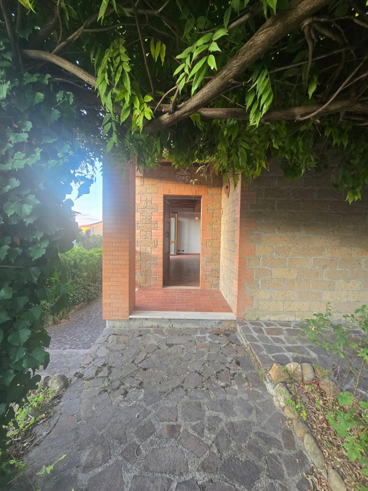 Villa con giardino a Monteroni d'Arbia