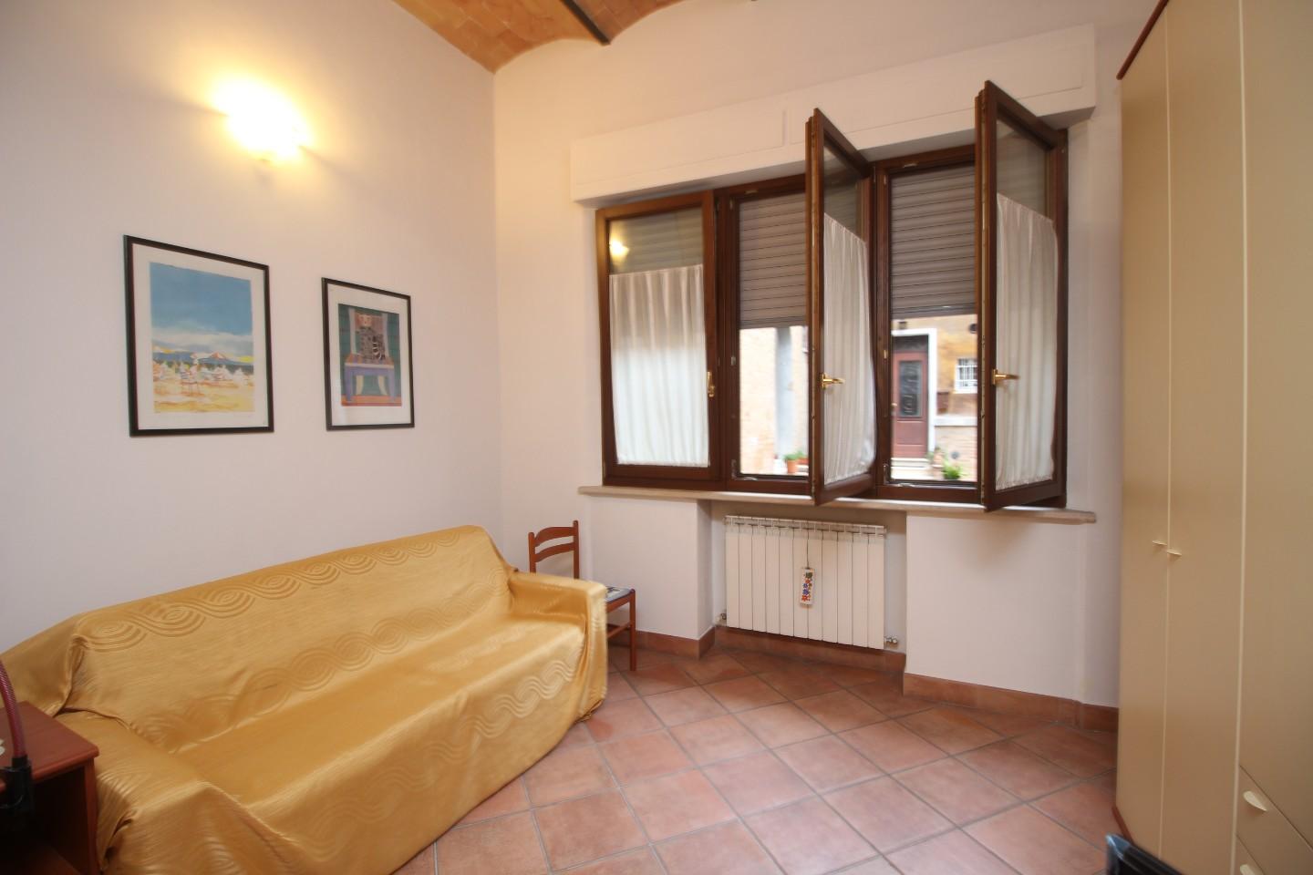 Trilocale arredato in affitto, Siena ovile esterna