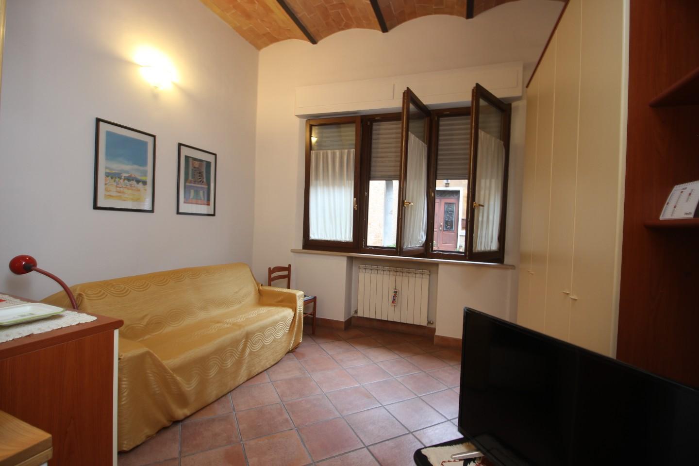 Trilocale arredato in affitto, Siena ovile esterna