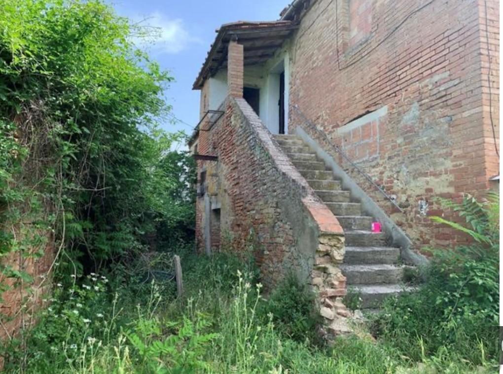 Rustico con giardino, Asciano torre a castello