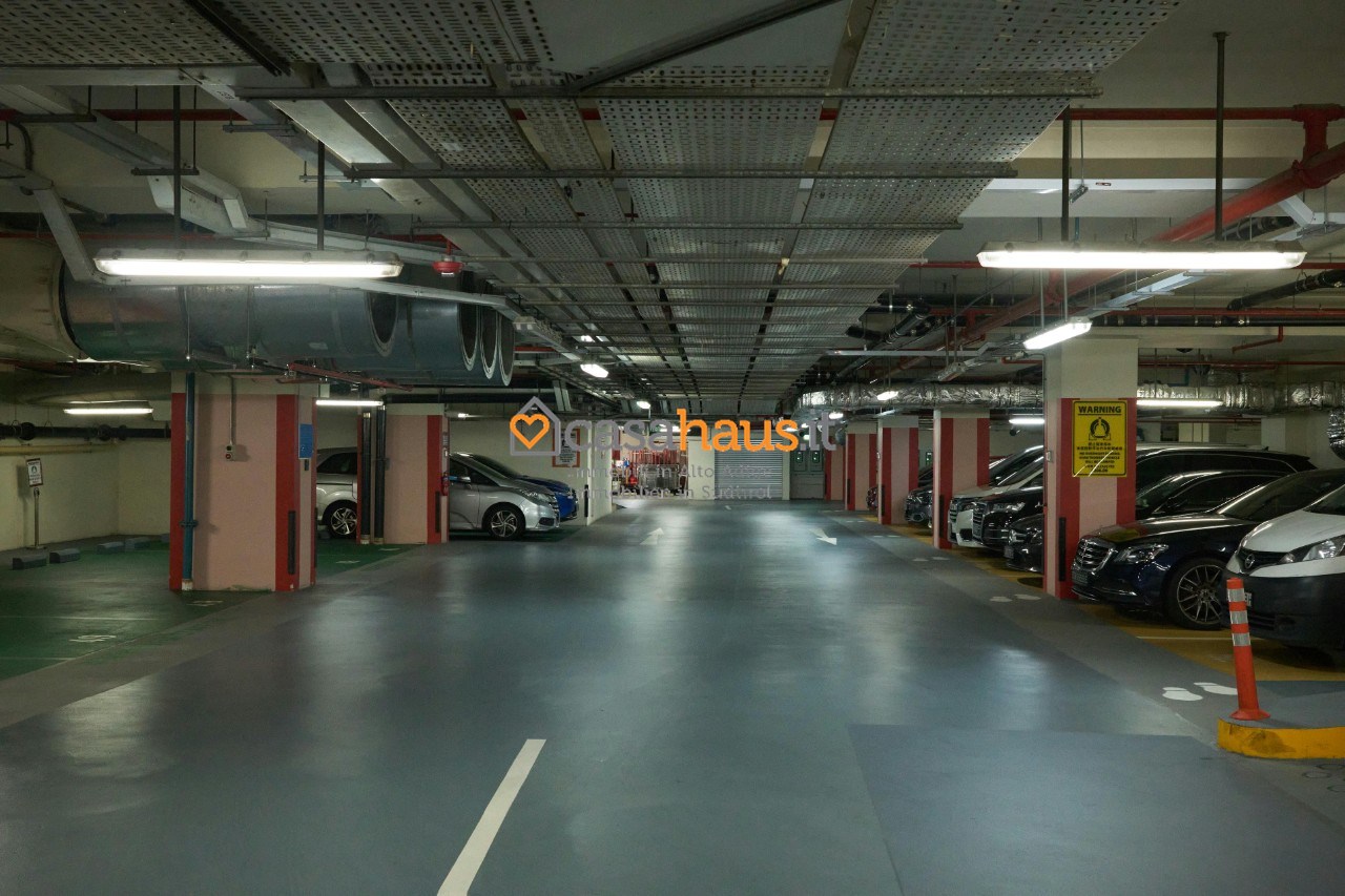 Posto auto coperto in vendita a Ora