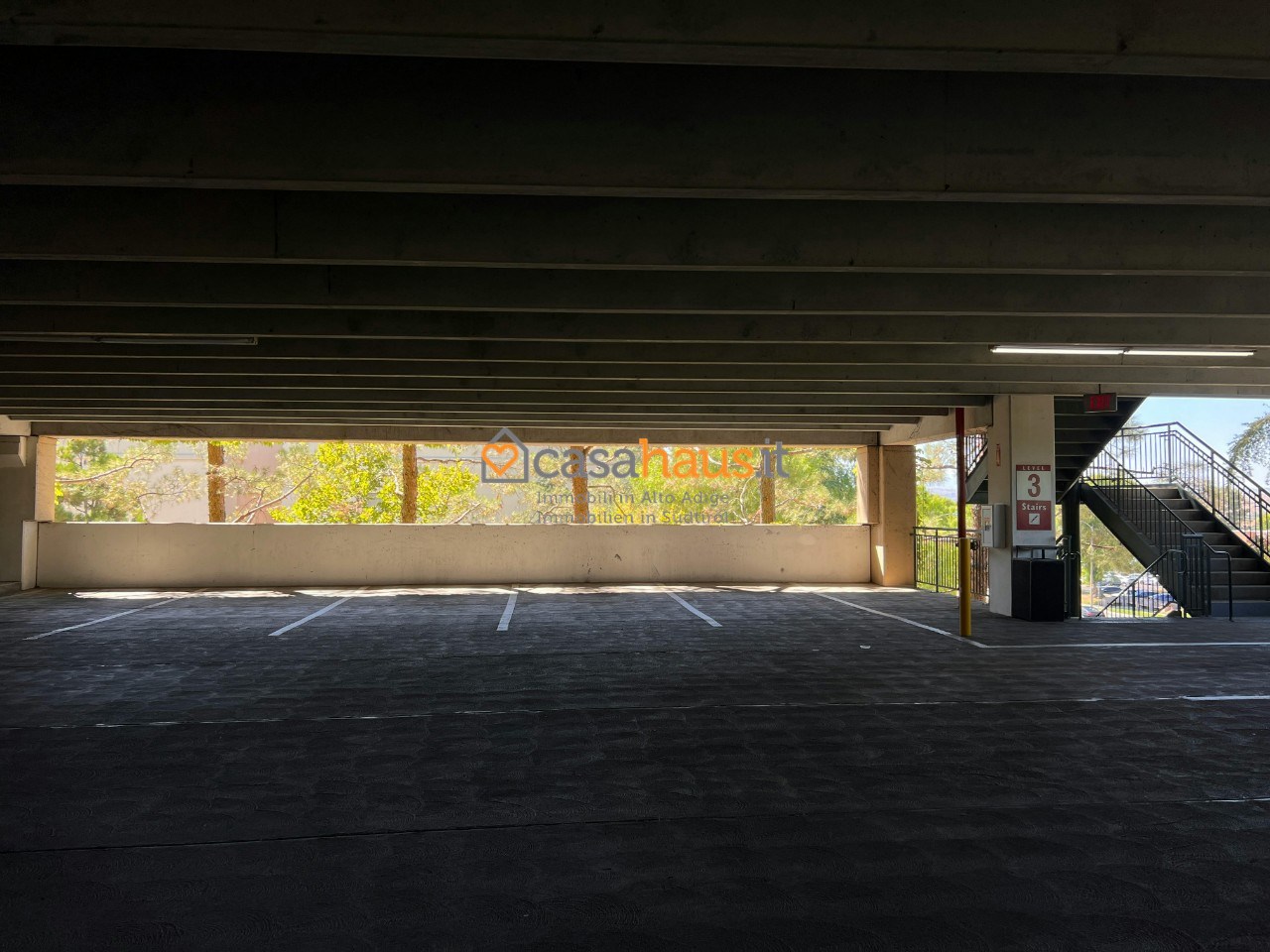 Posto auto coperto in vendita a Ora